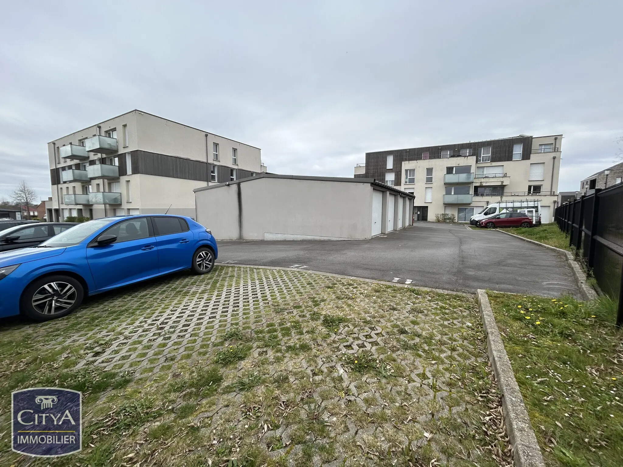 Photo 1 Parking