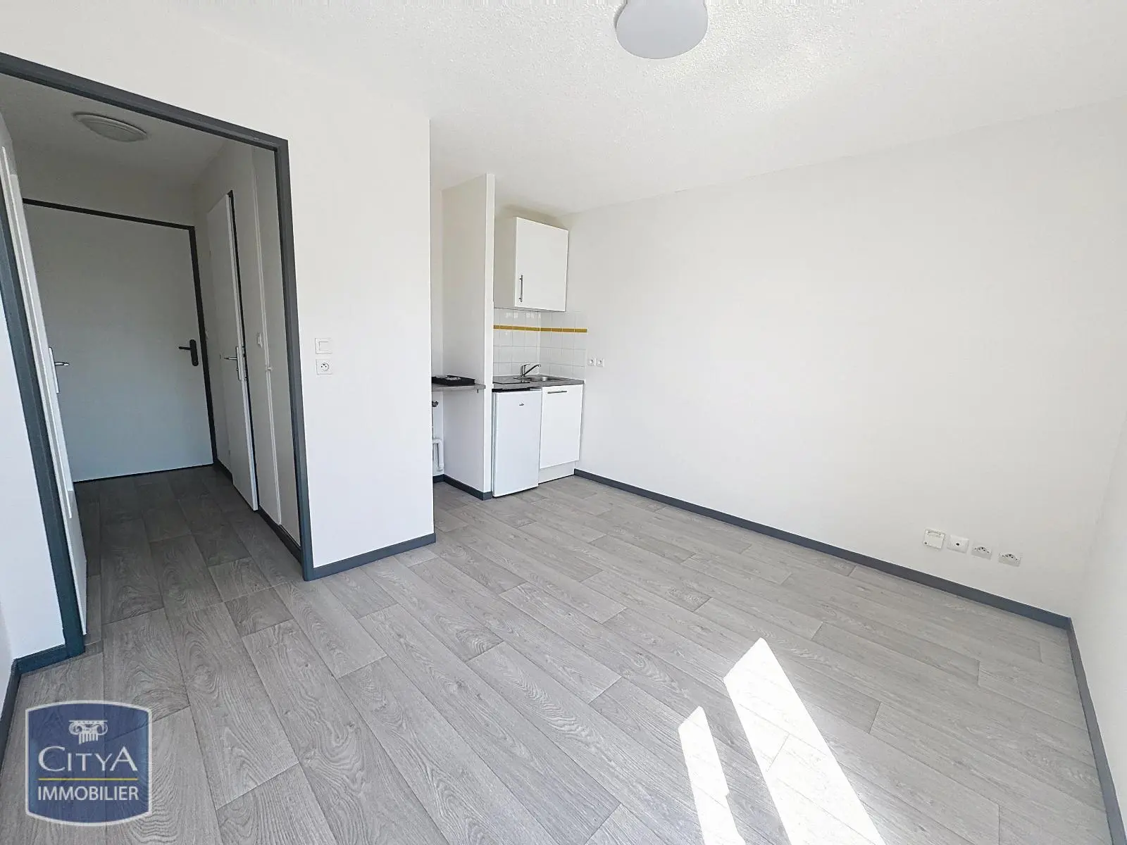 Photo 2 Appartement 1 pièce 18m²
