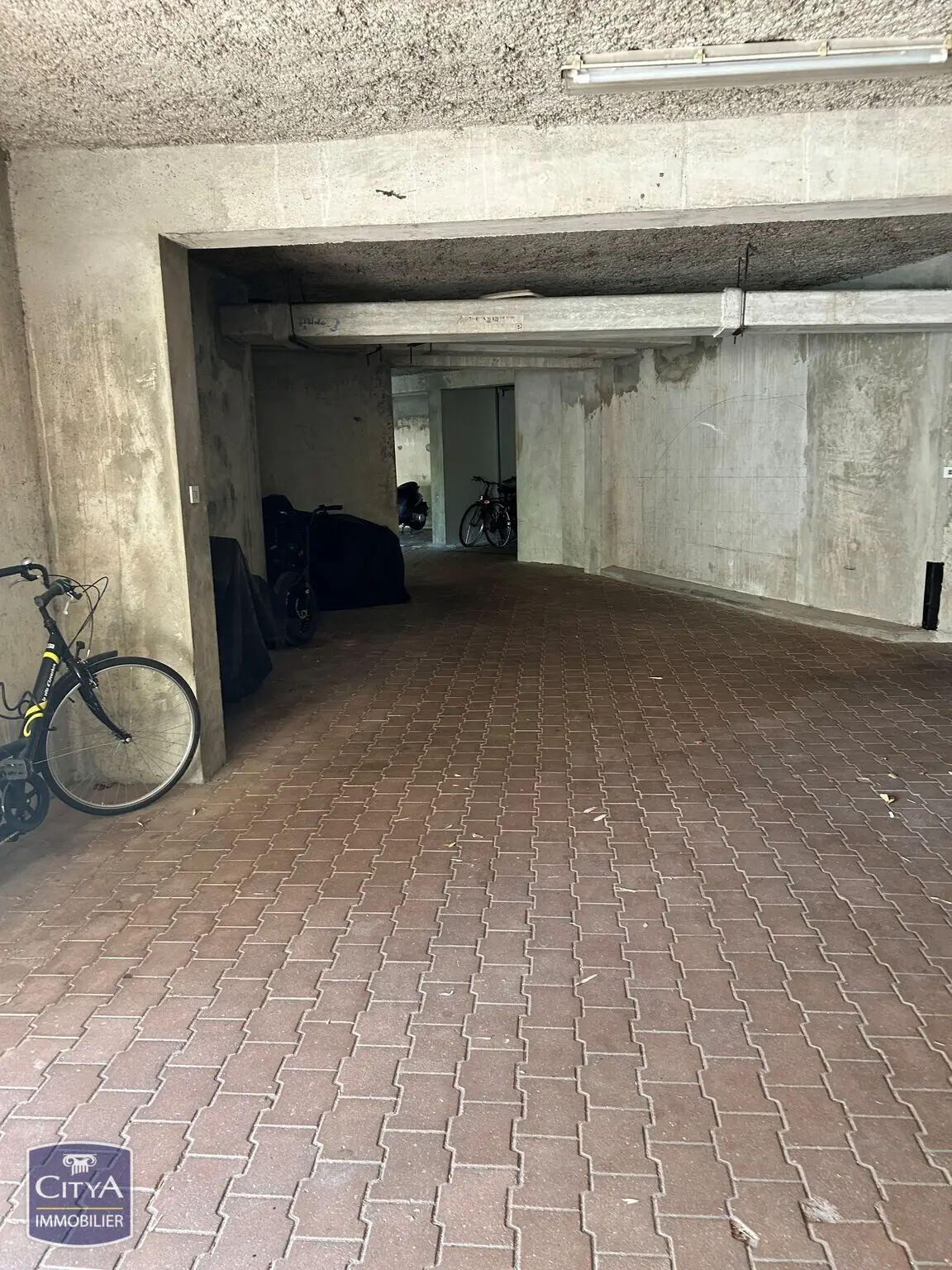 Photo 6 Parking