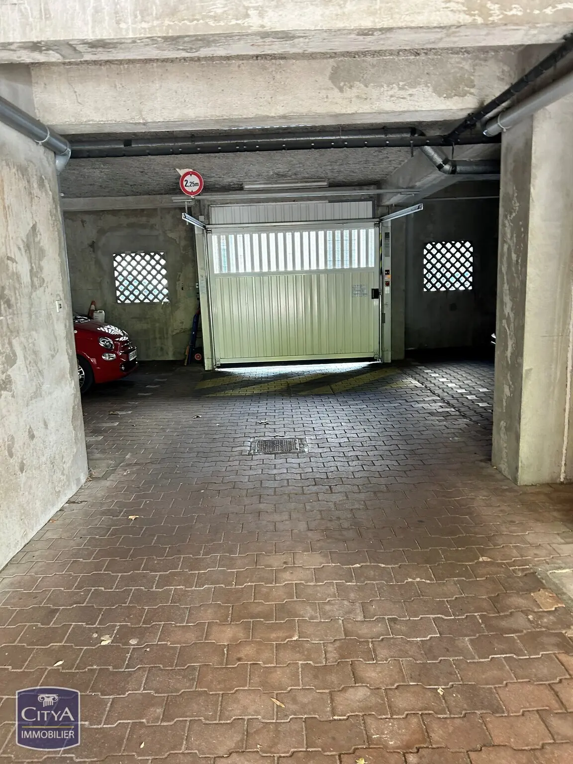 Photo 3 Parking