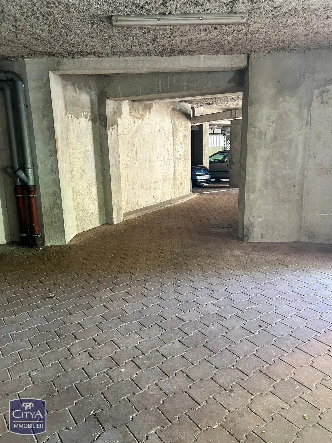 Photo 4 Parking