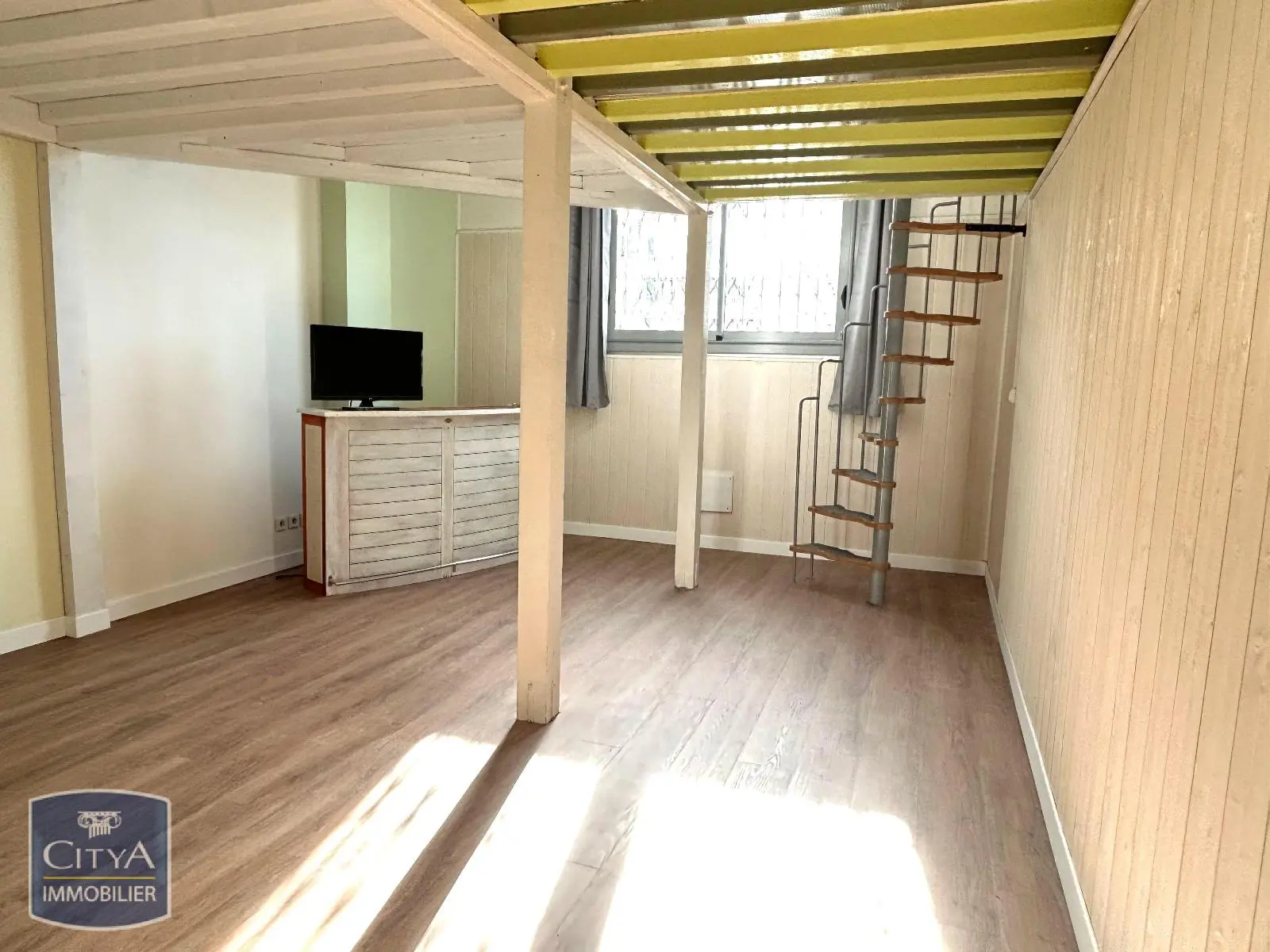 Photo 7 Local Commercial