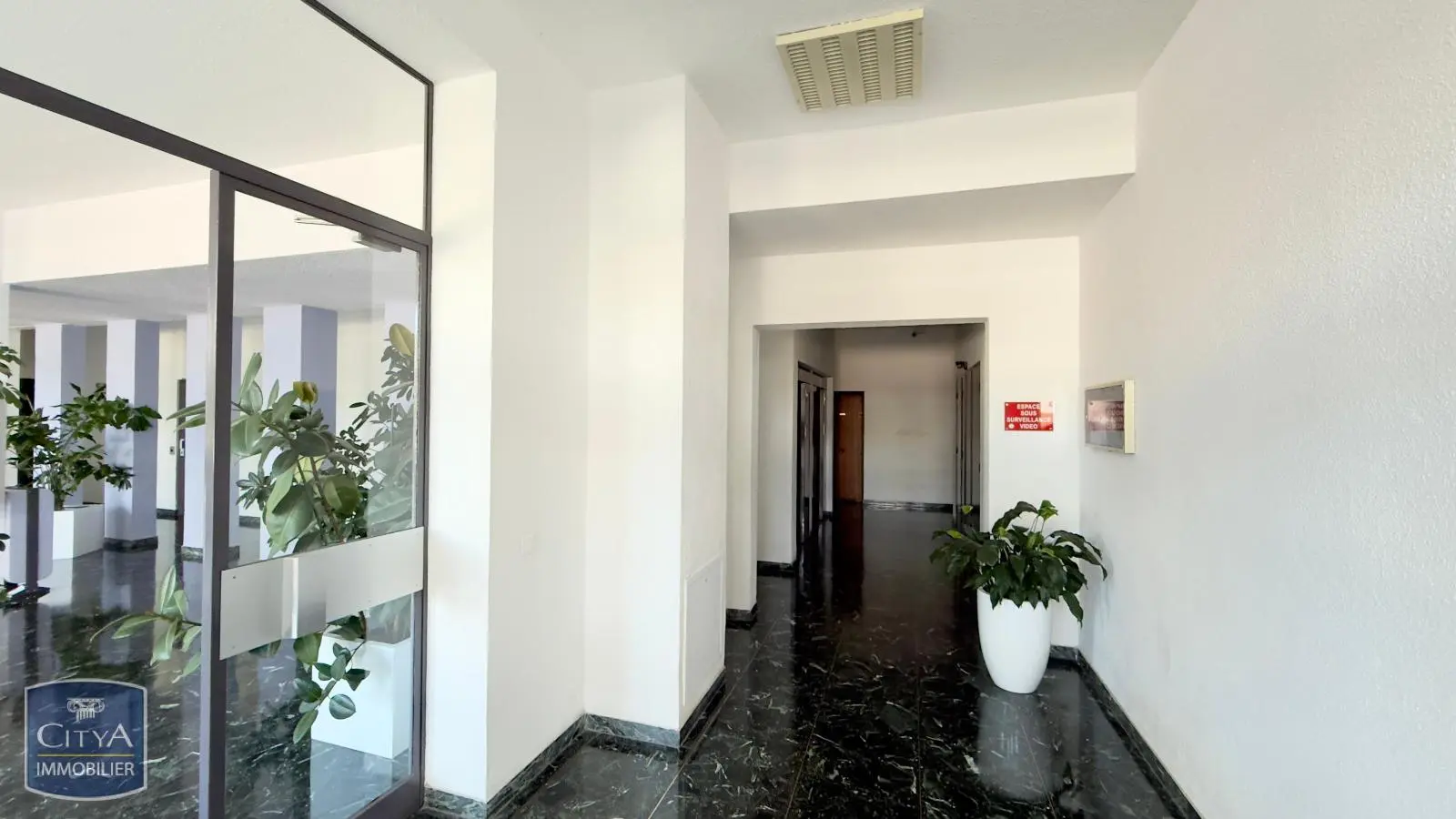 Photo 1 Appartement 1 pièce 28.75m²