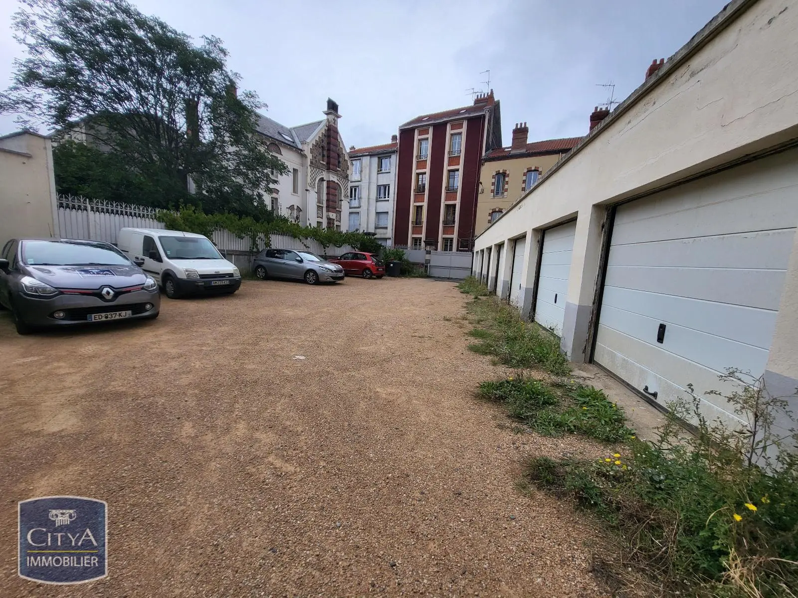 Photo 1 Parking