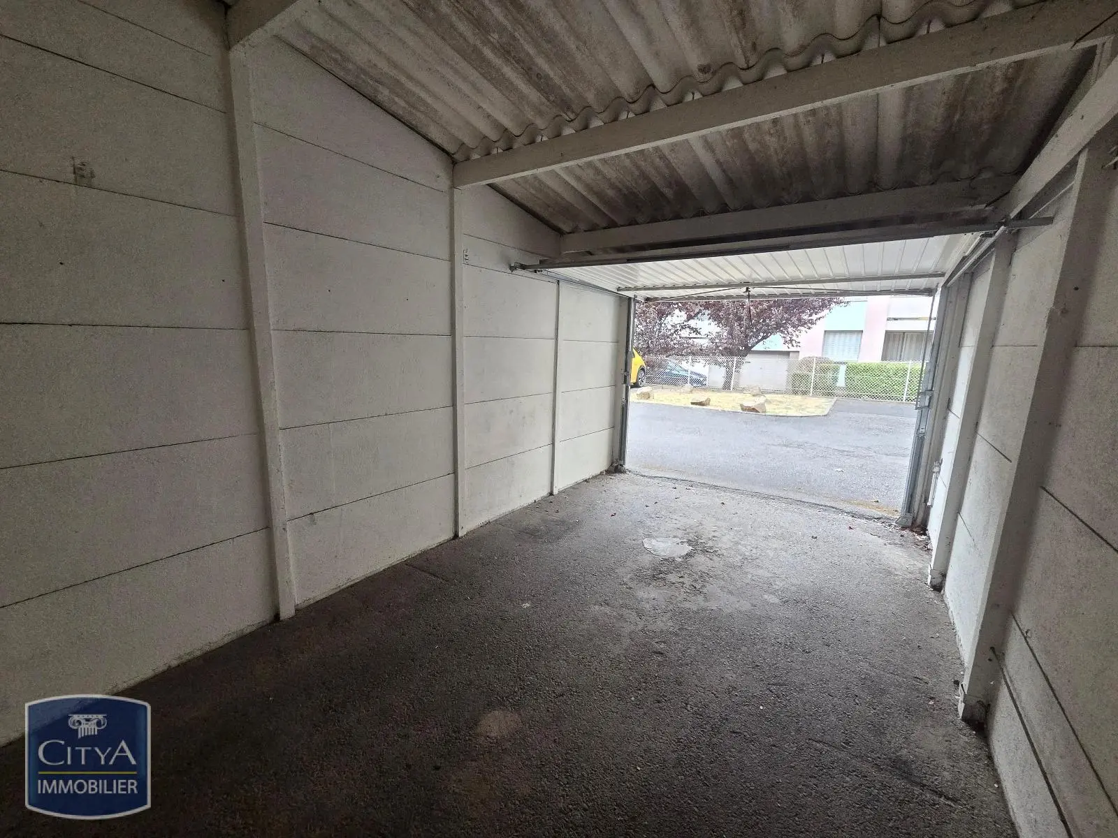 Photo 3 Parking