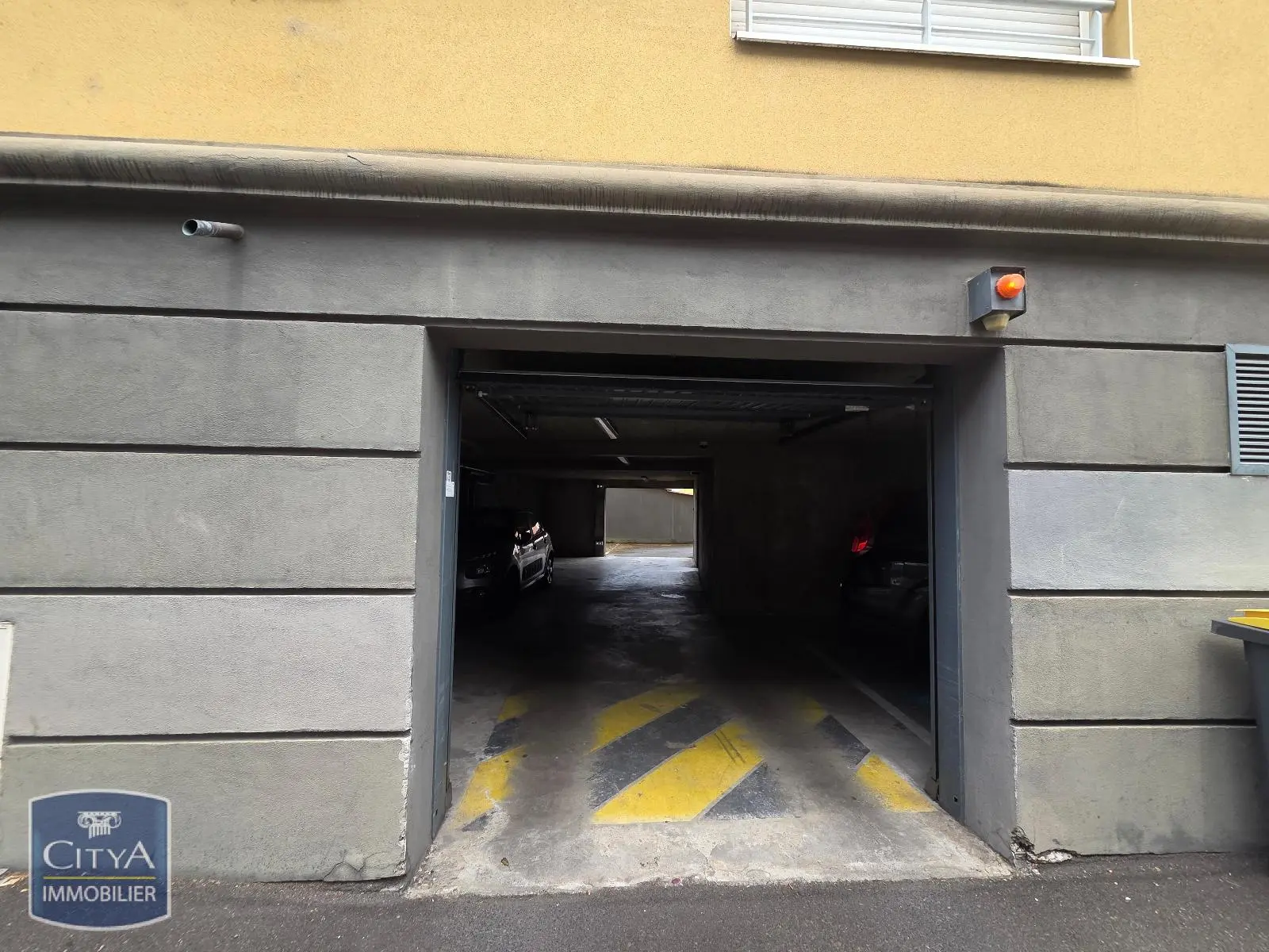 Photo 6 Parking