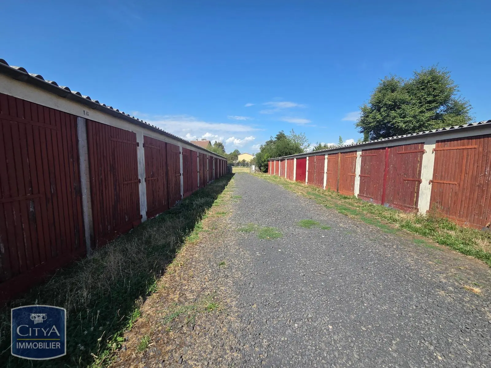 Photo 3 Parking