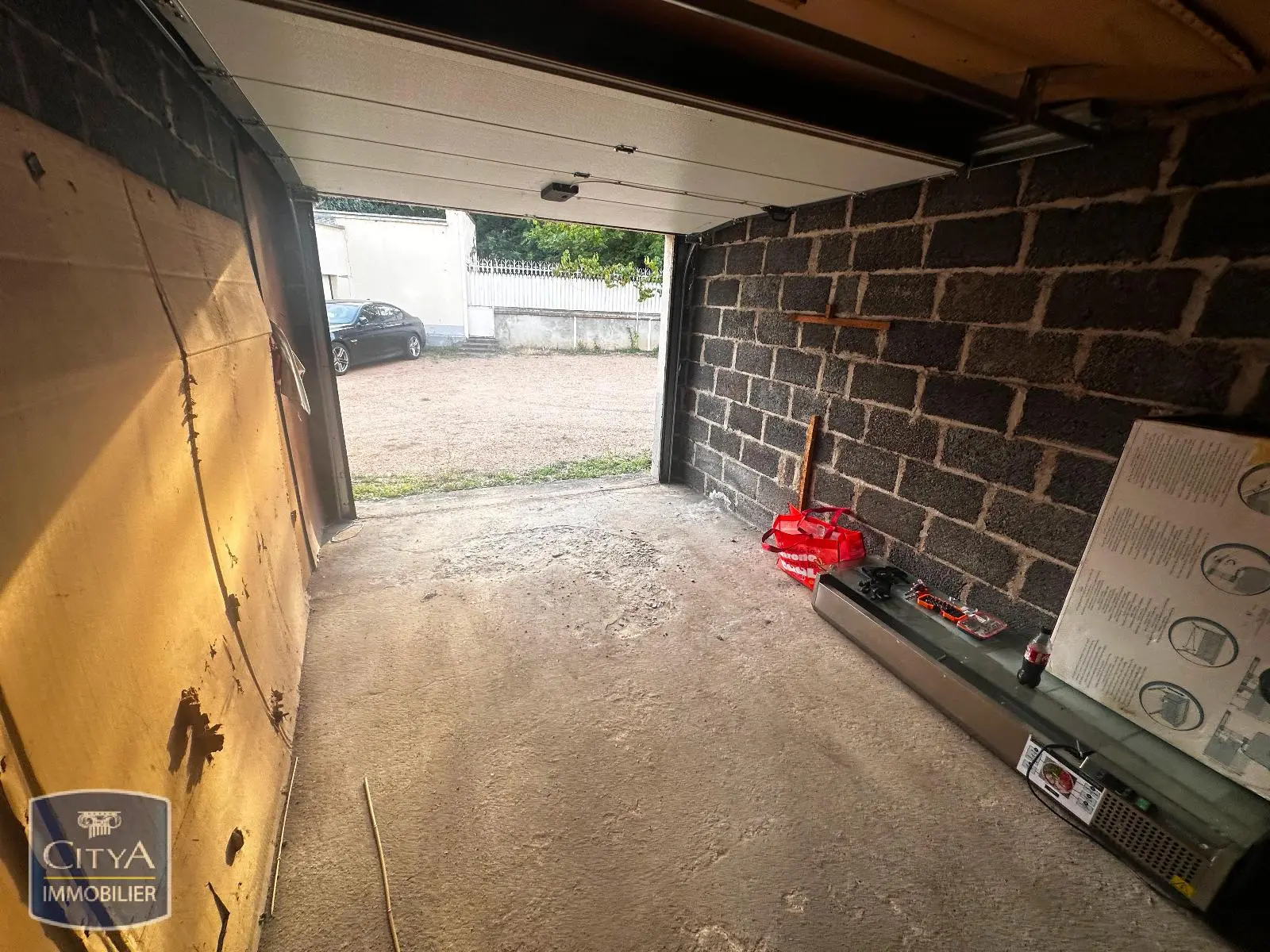 Photo 1 Parking