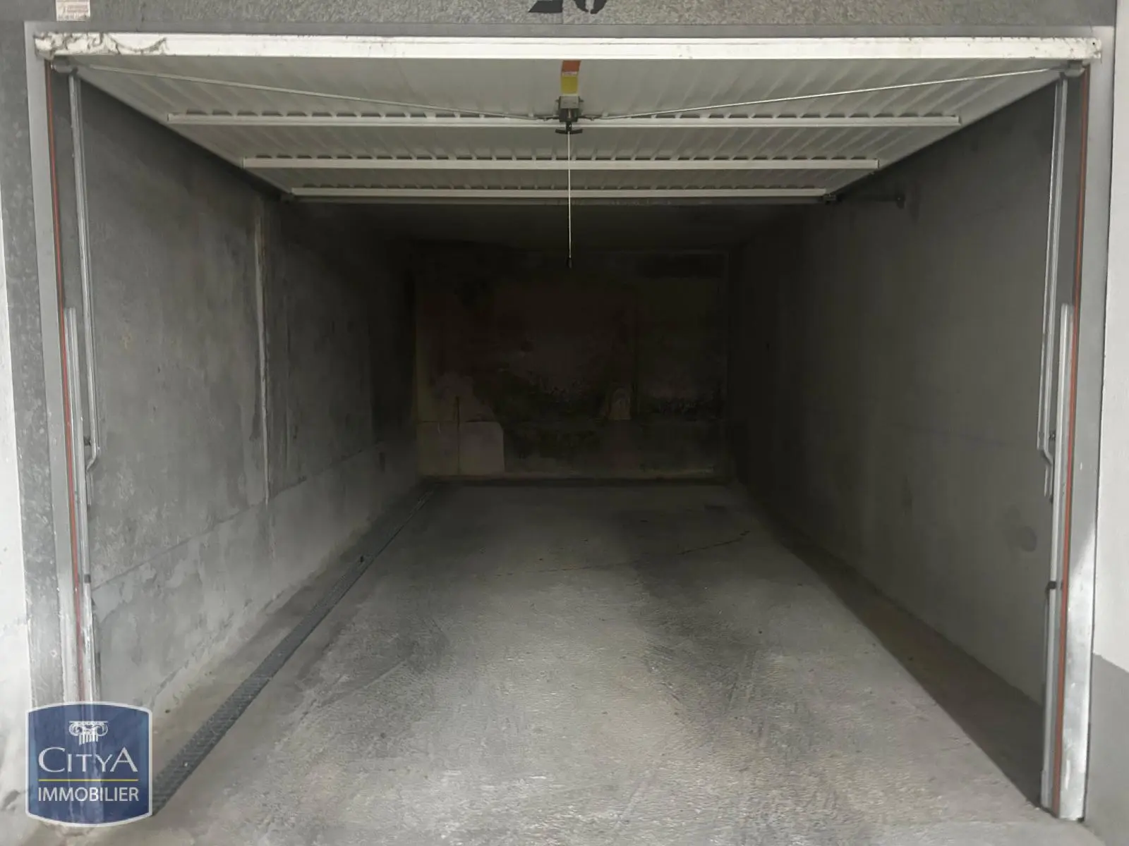 Photo 1 Parking