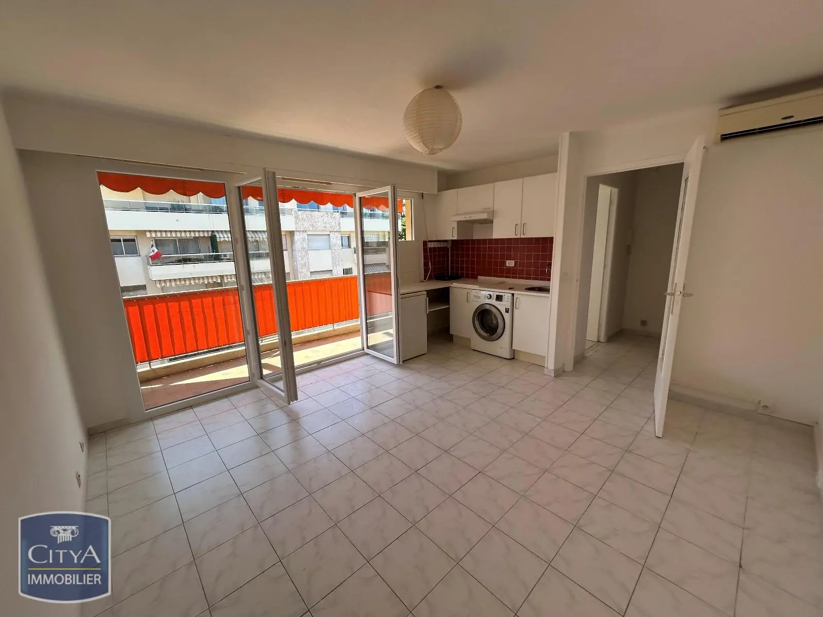 Photo 2 Appartement 1 pièce 30.23m²