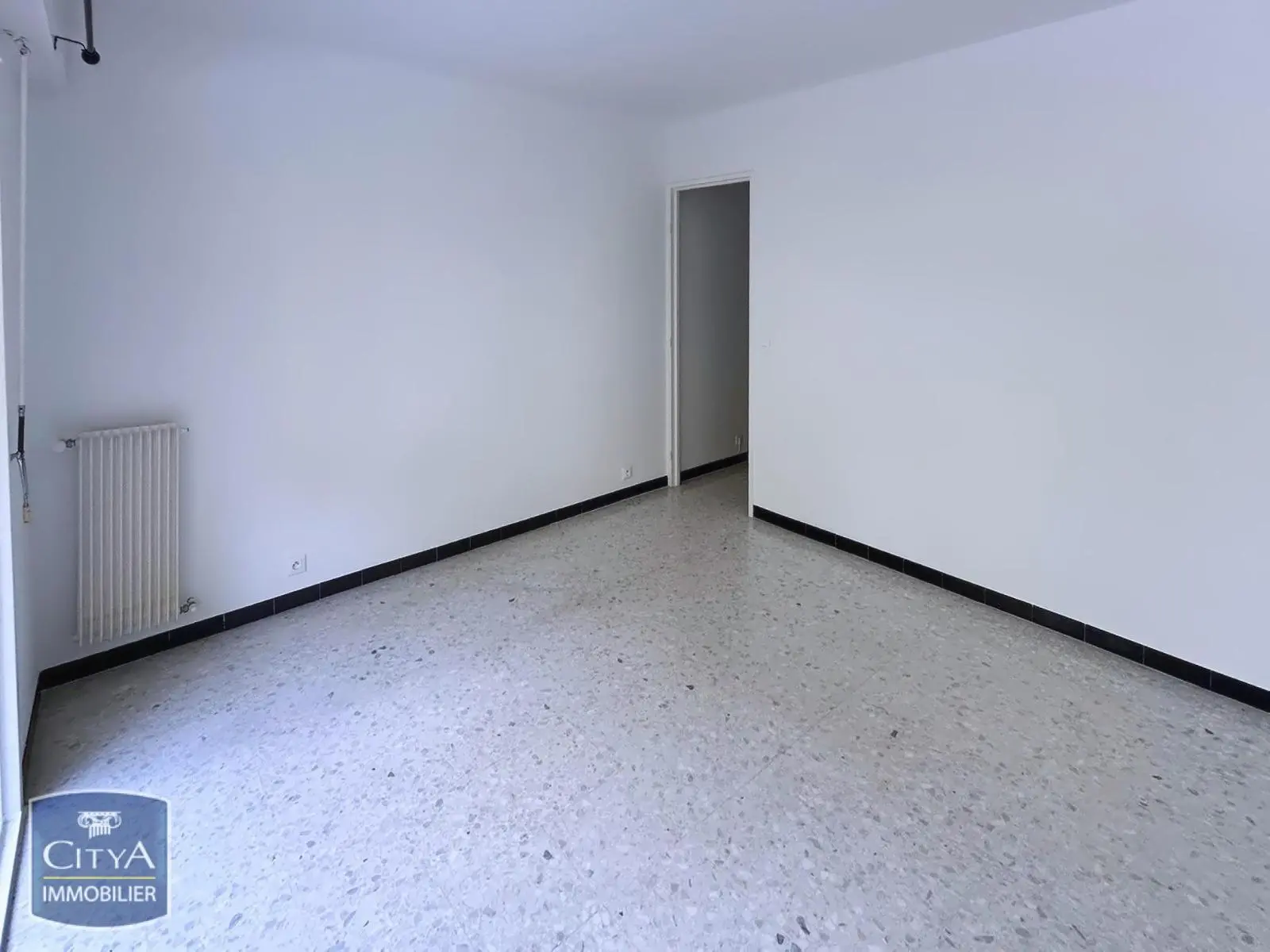 Photo 2 Appartement 1 pièce 27.43m²