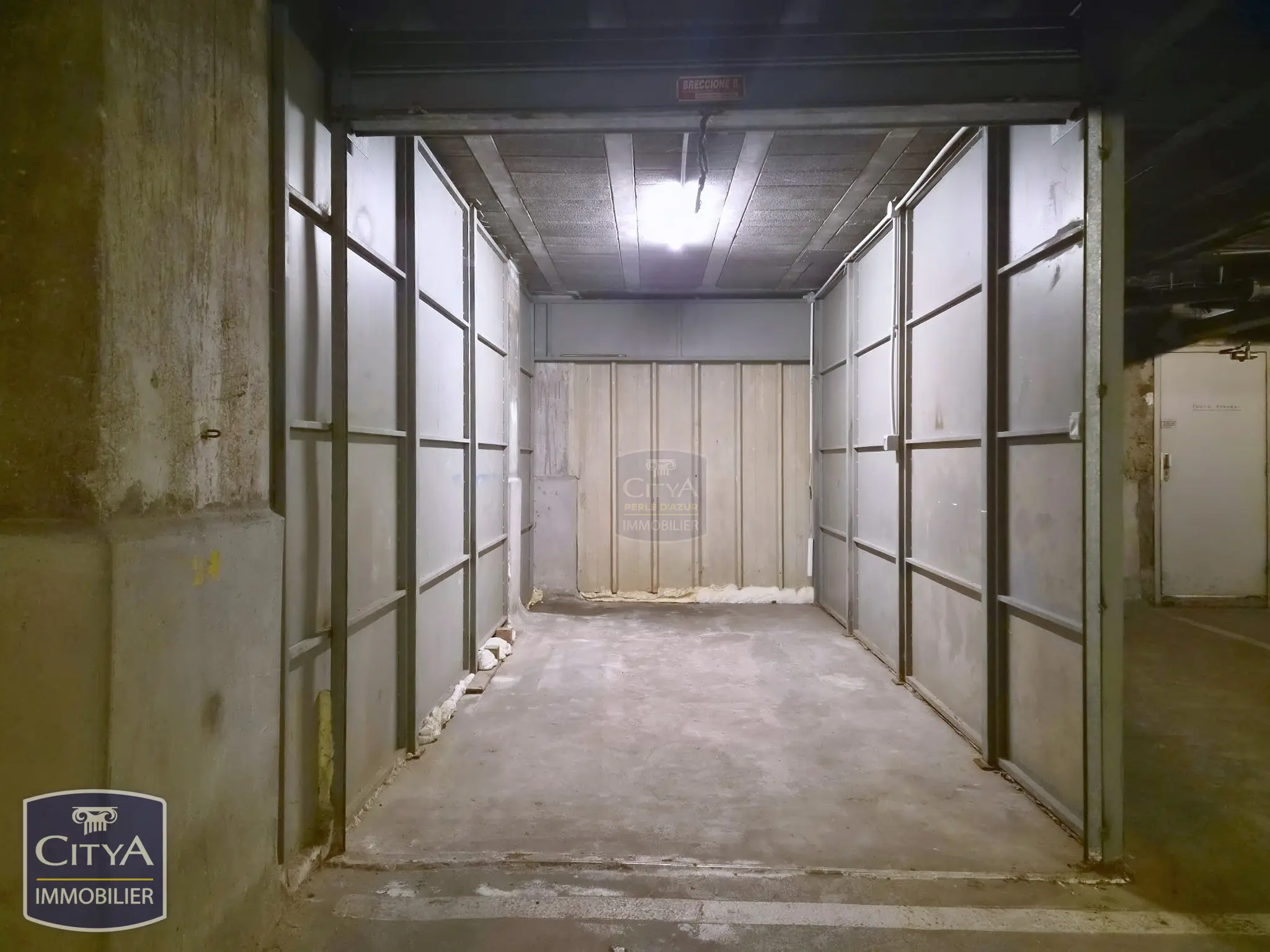 Photo 1 Parking 12m²