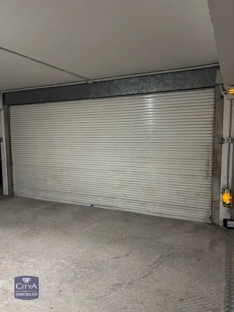 Photo 1 Parking