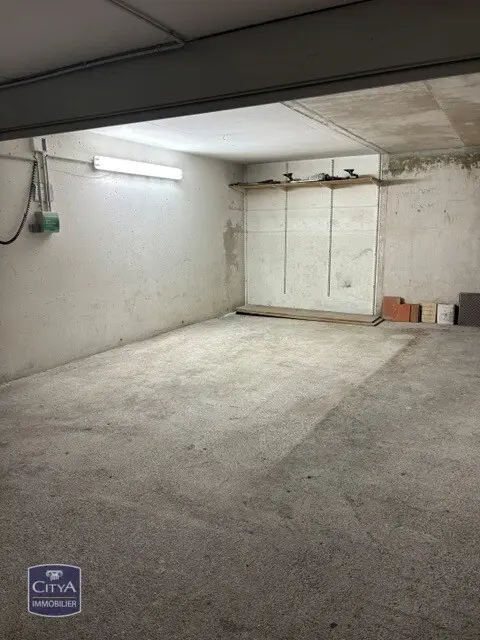 Photo 2 Parking