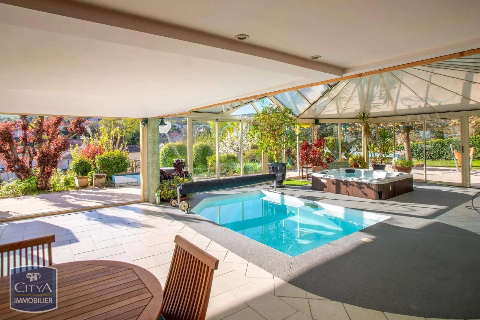 Photo 1 Maison 5 pièces 328m²