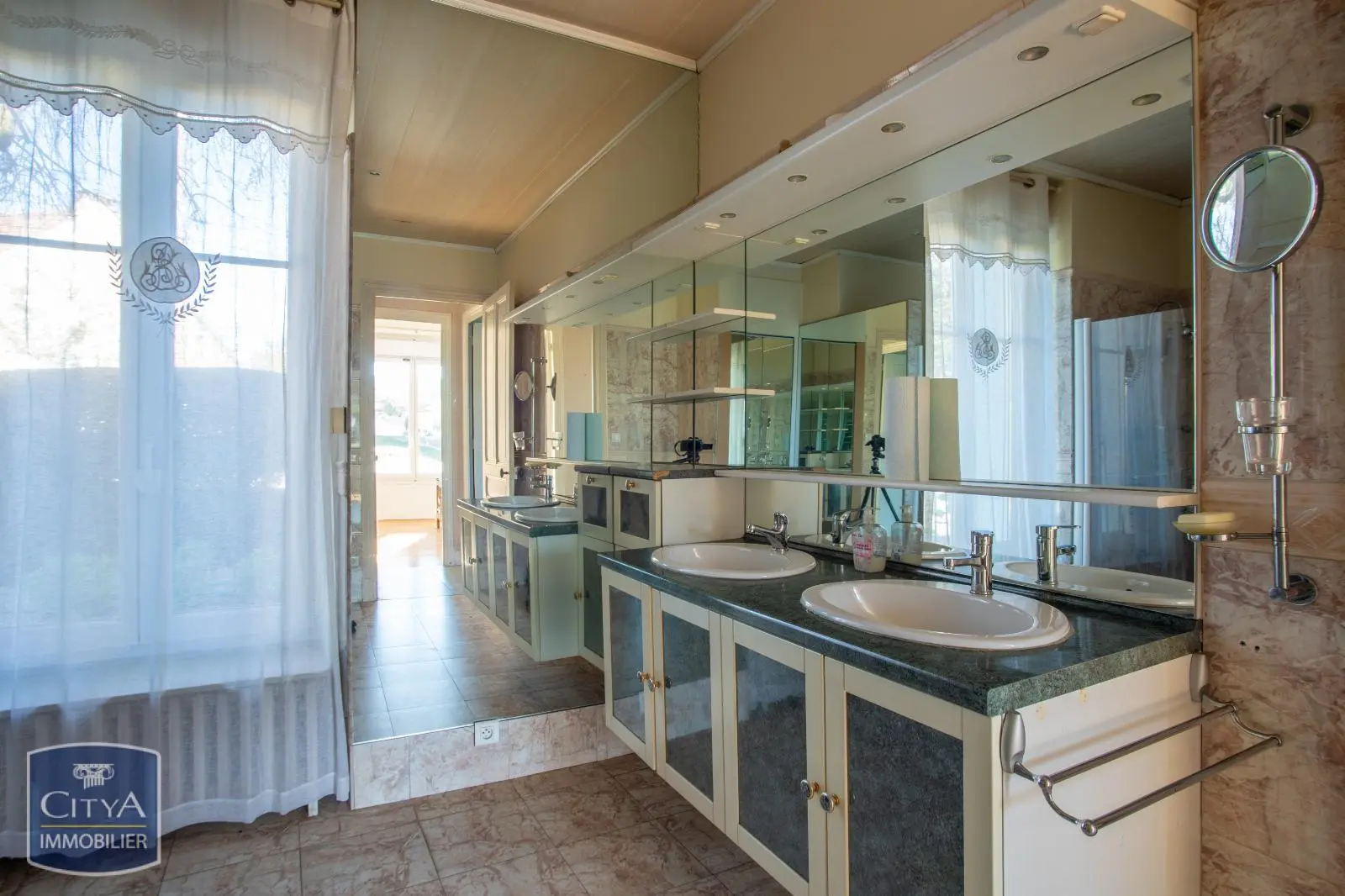 Photo 10 Maison 5 pièces 328m²