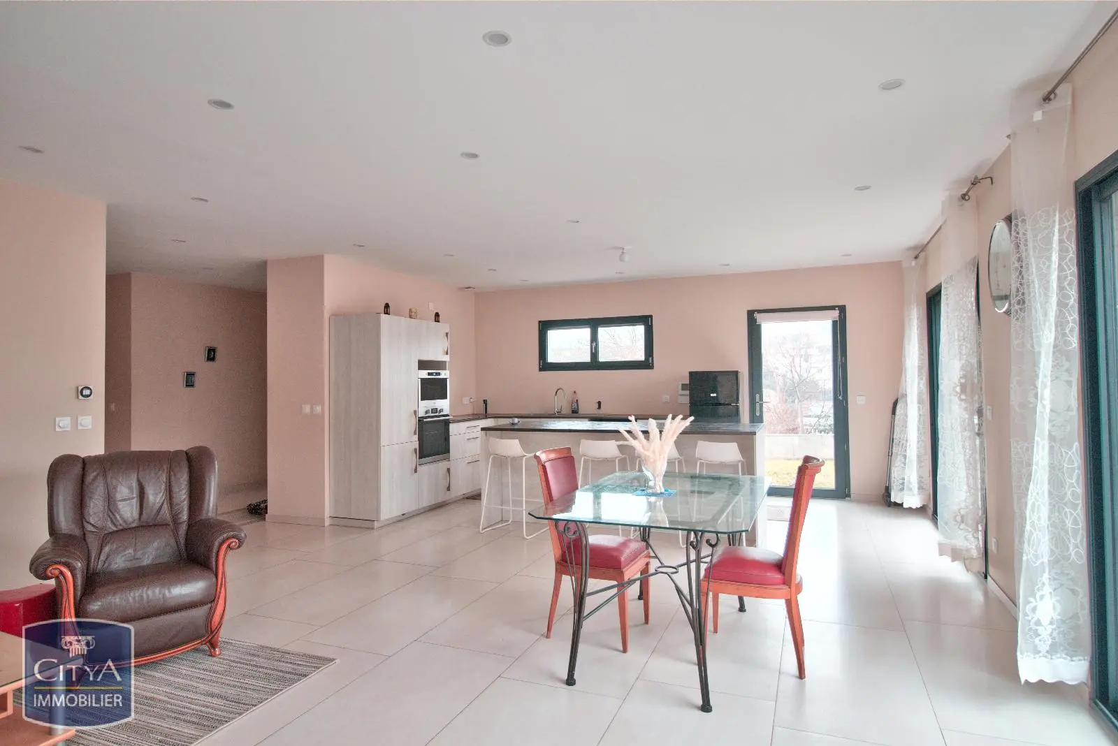 Photo 2 pour Maison 5 pièces 118m² Photo 2 Maison 5 pièces 118m²