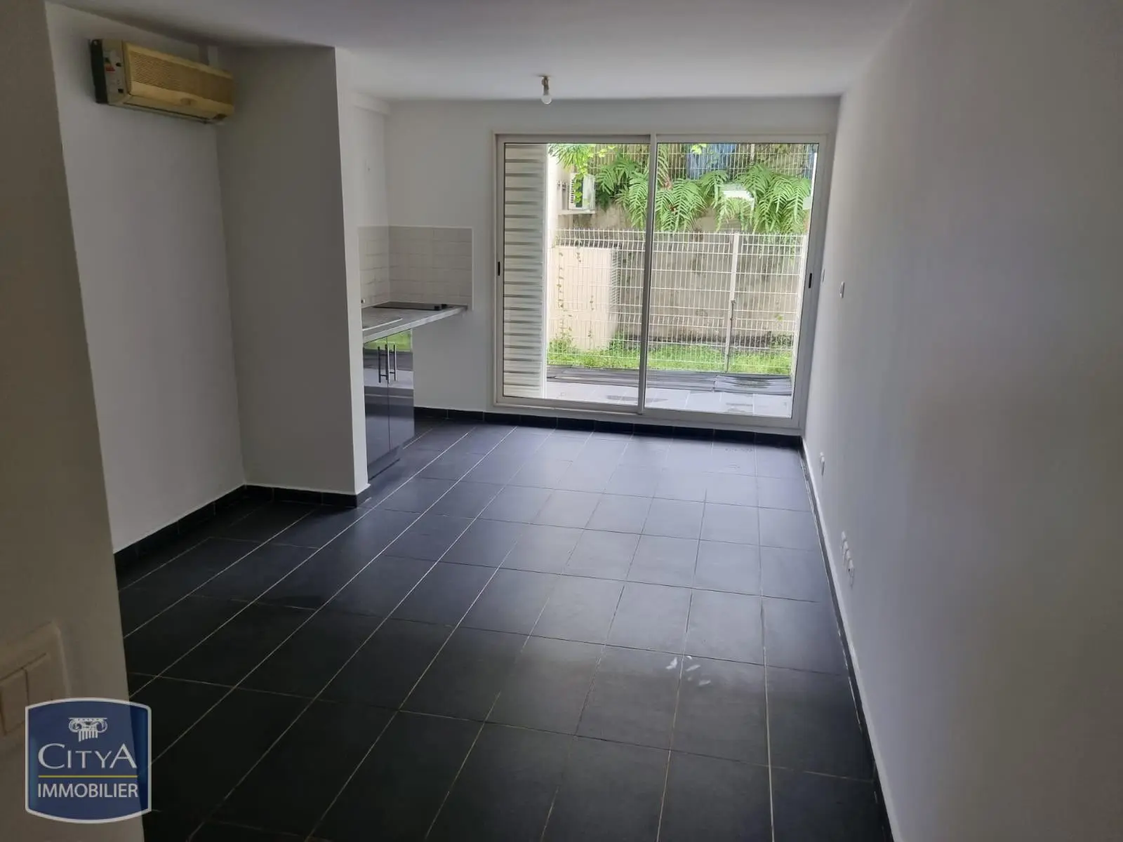 Photo 1 Appartement 1 pièce 25.85m²