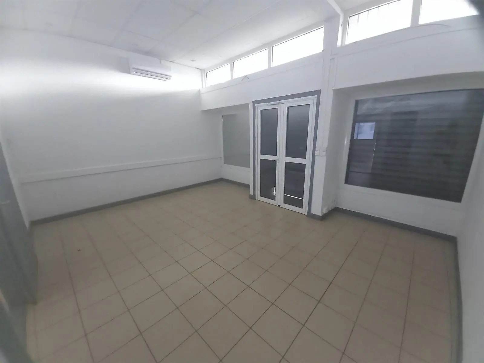 Photo 1 Local Professionnel 2 pièces