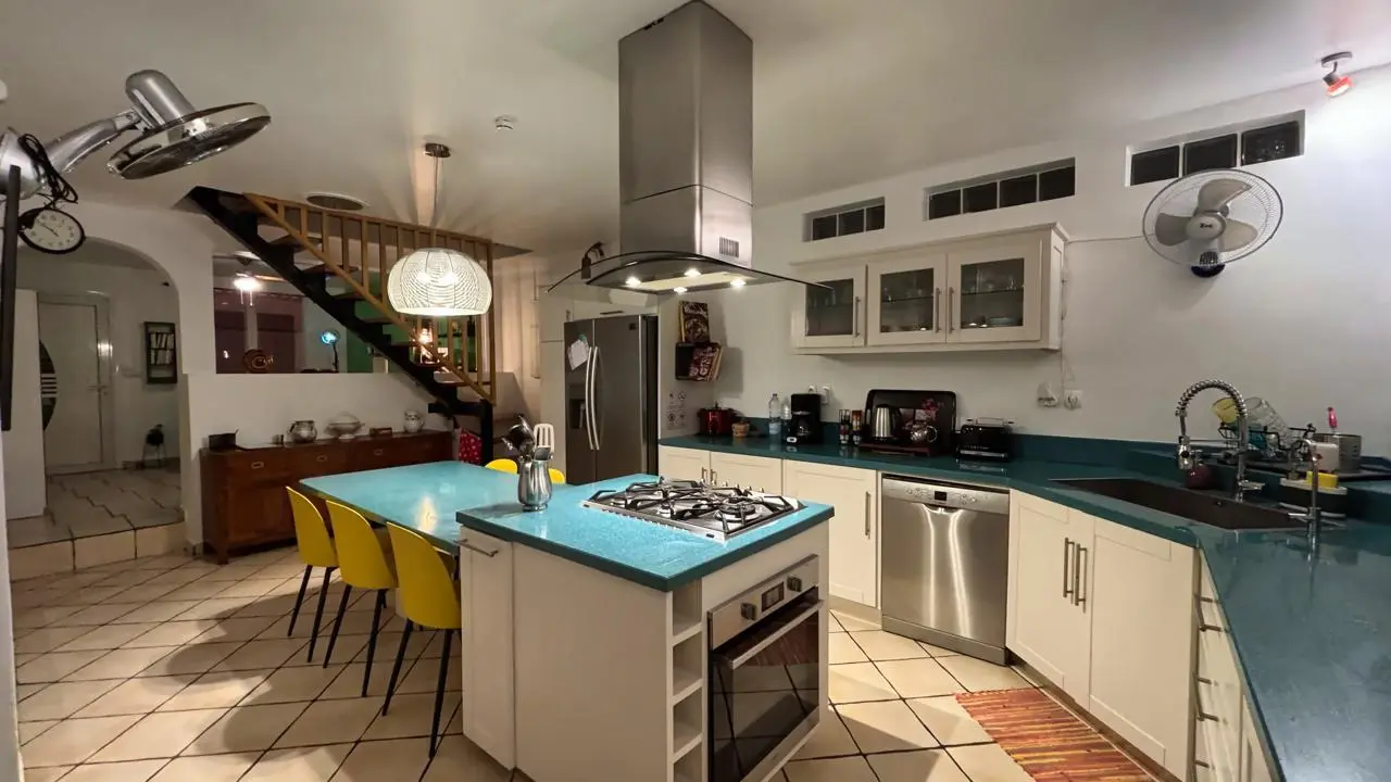 Photo 1 Maison 5 pièces 185m²