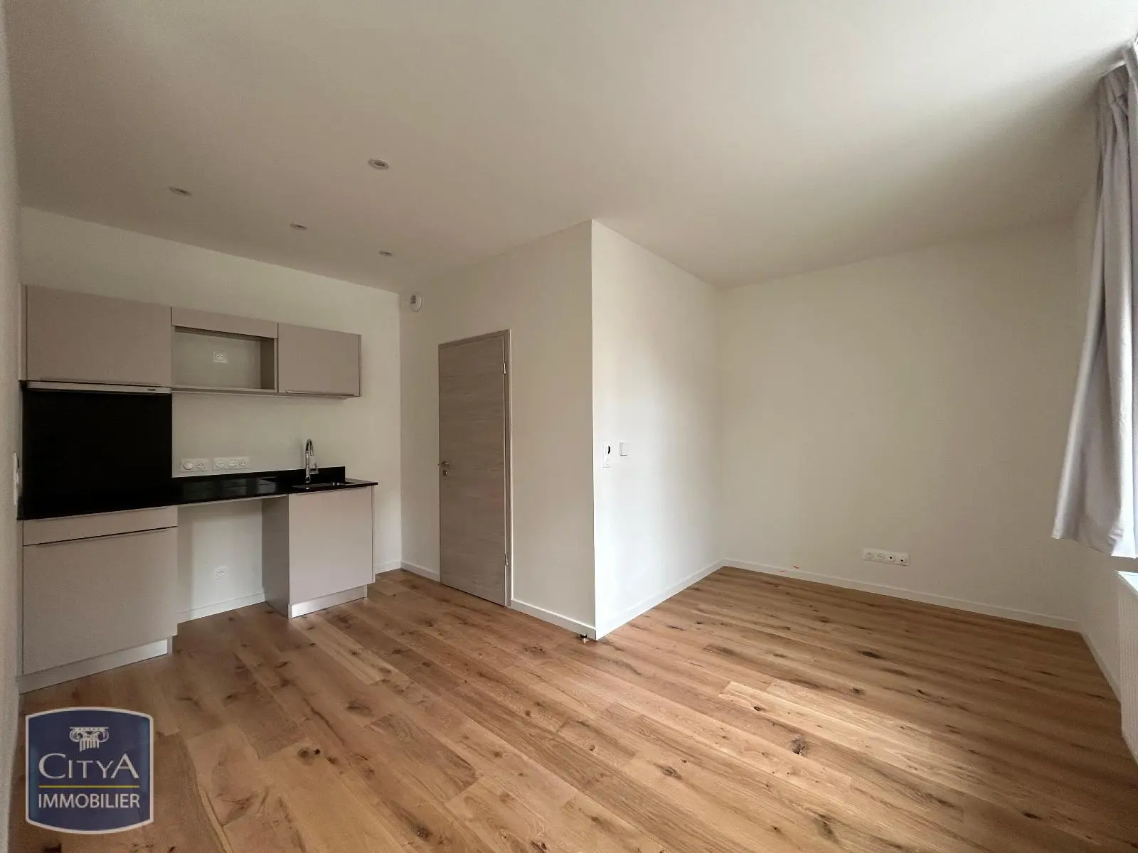 Photo 1 Appartement 1 pièce 27.11m²