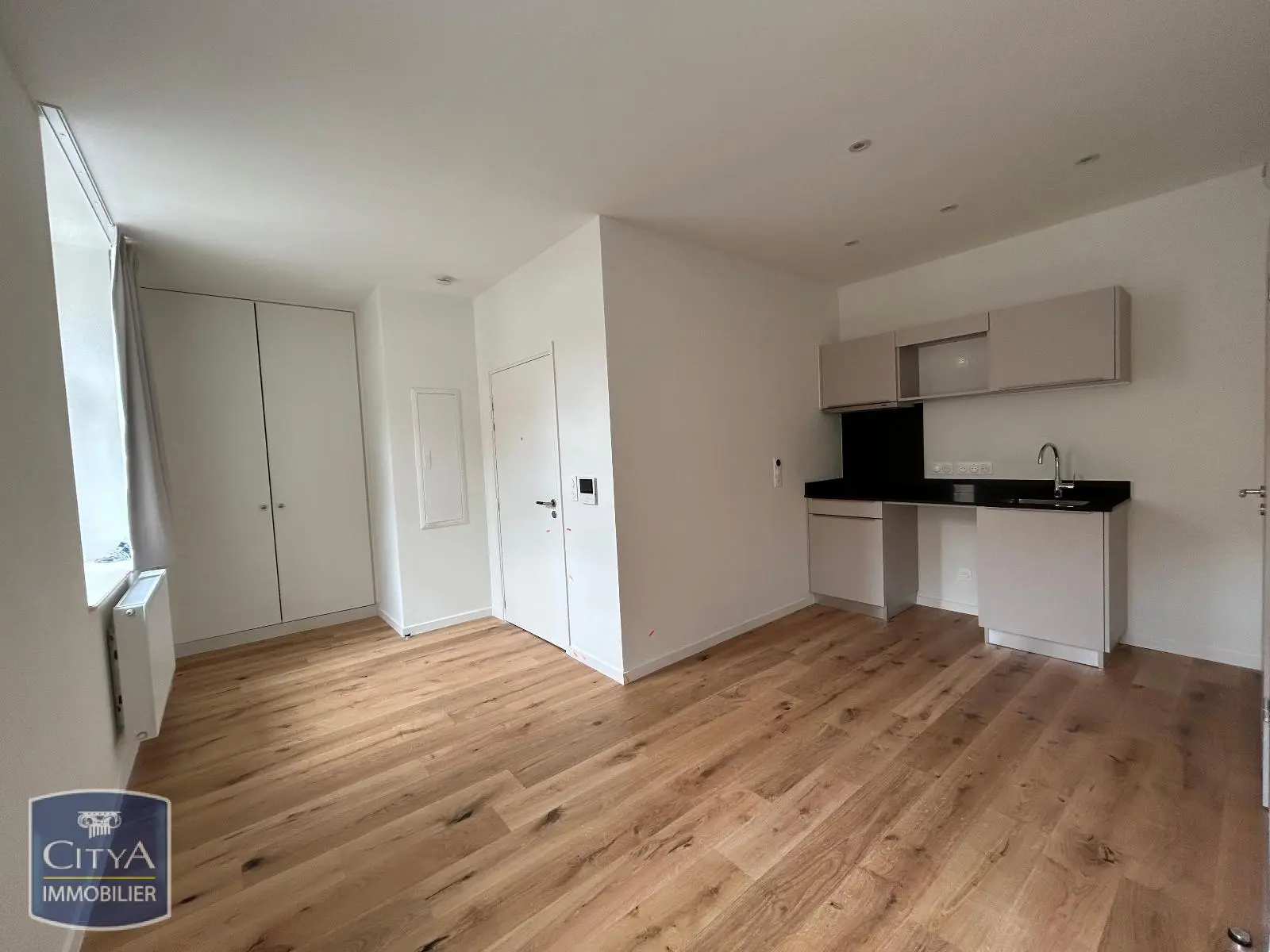 Photo 2 Appartement 1 pièce 27.11m²