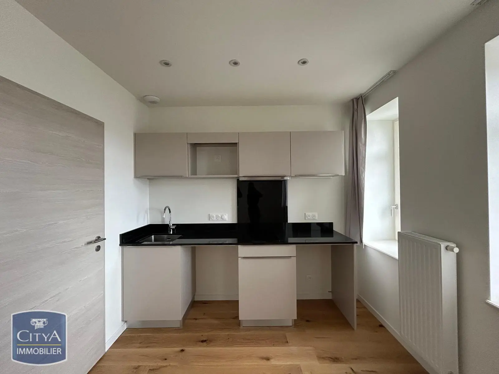 Photo 1 Appartement 1 pièce 23.27m²