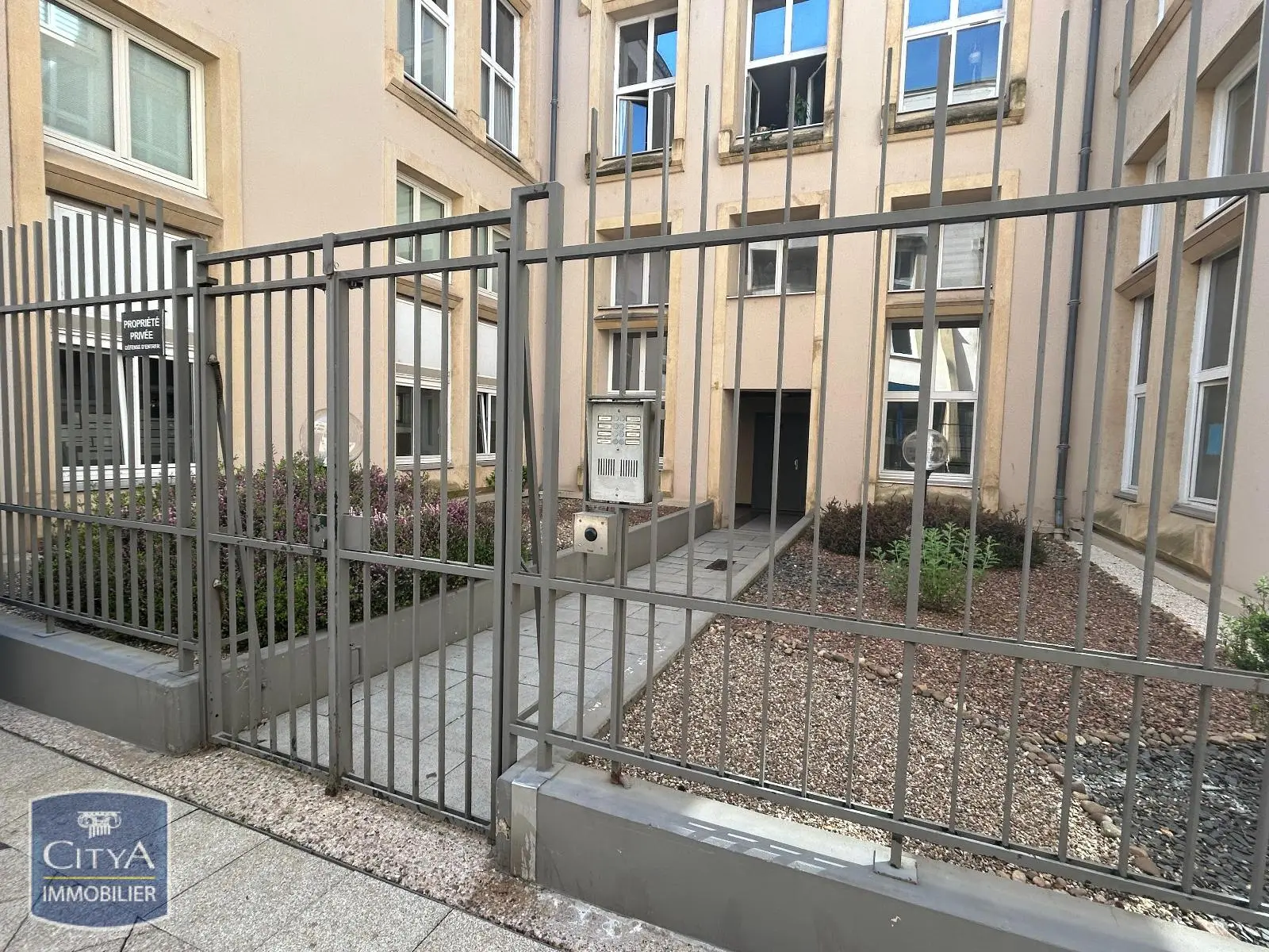 Photo 6 Parking