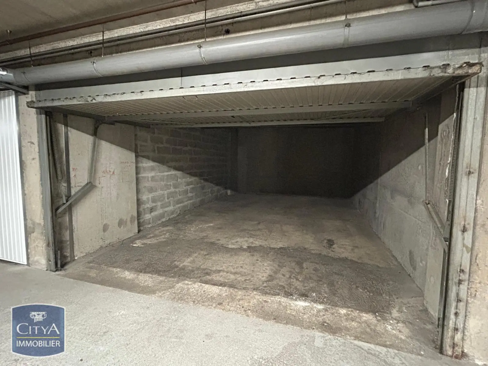 Photo 4 Parking