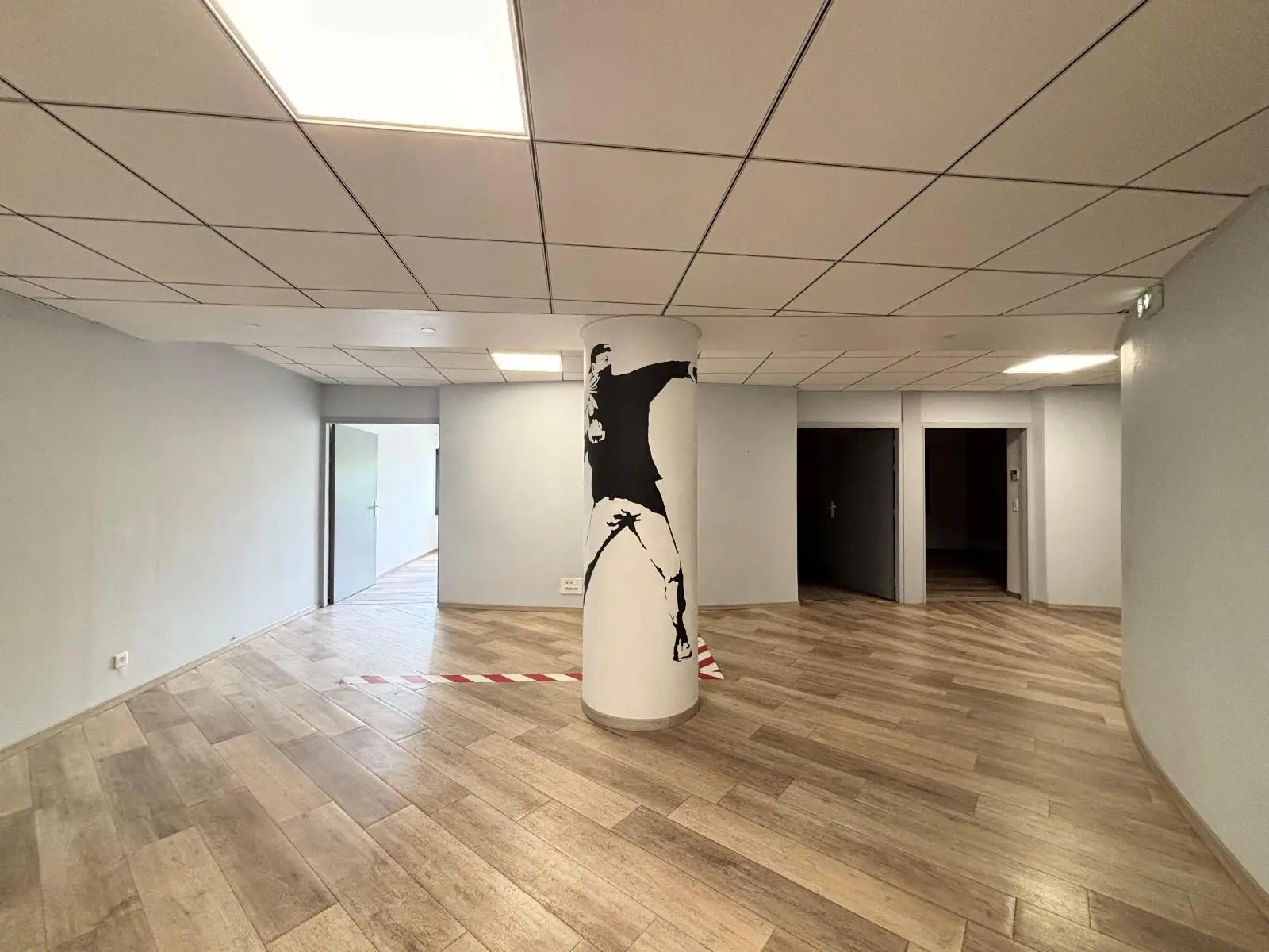 Photo 1 Local Professionnel 12 pièces 602.97m²