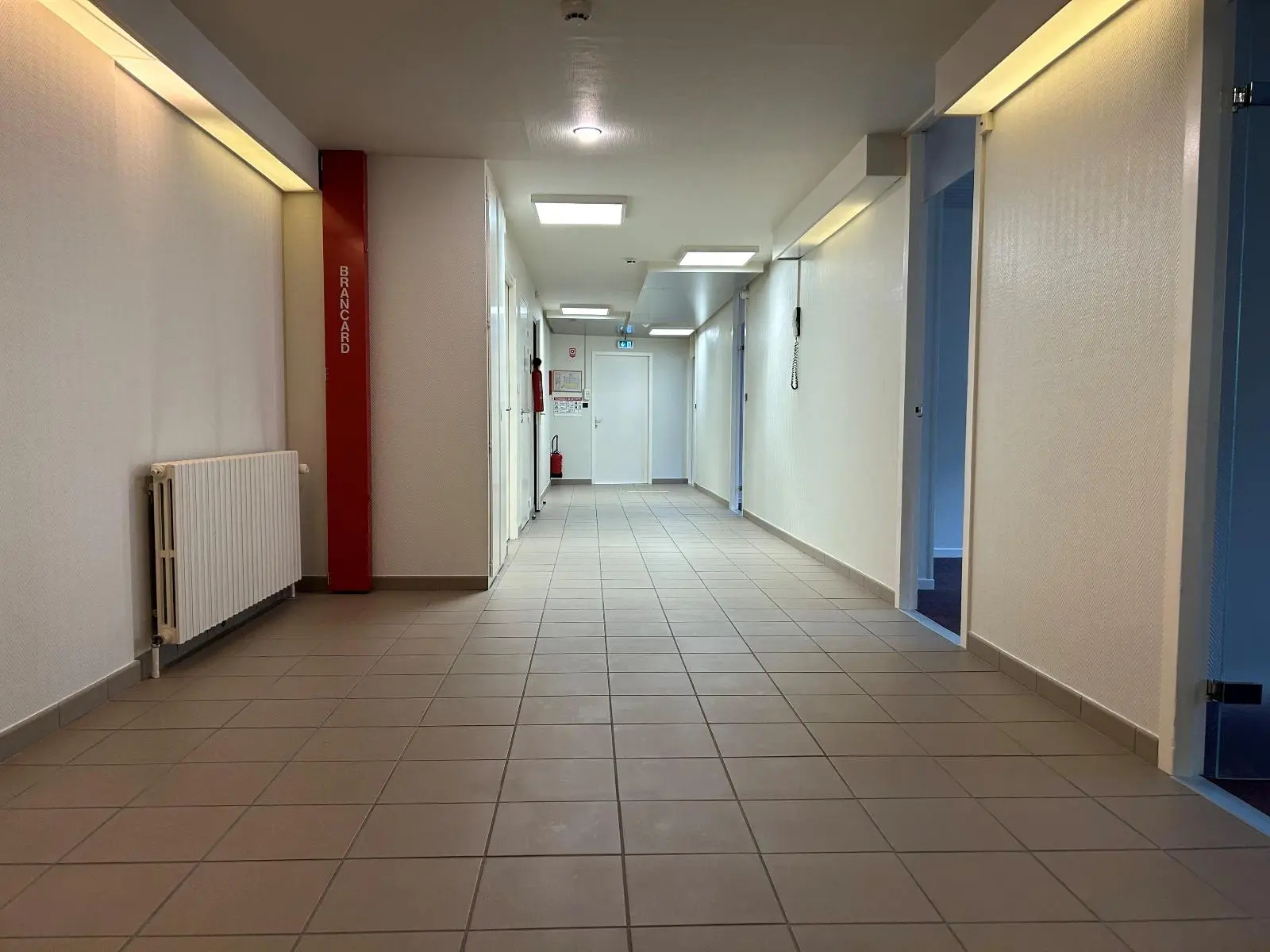 Photo 12 Local Professionnel 4 pièces 250m²