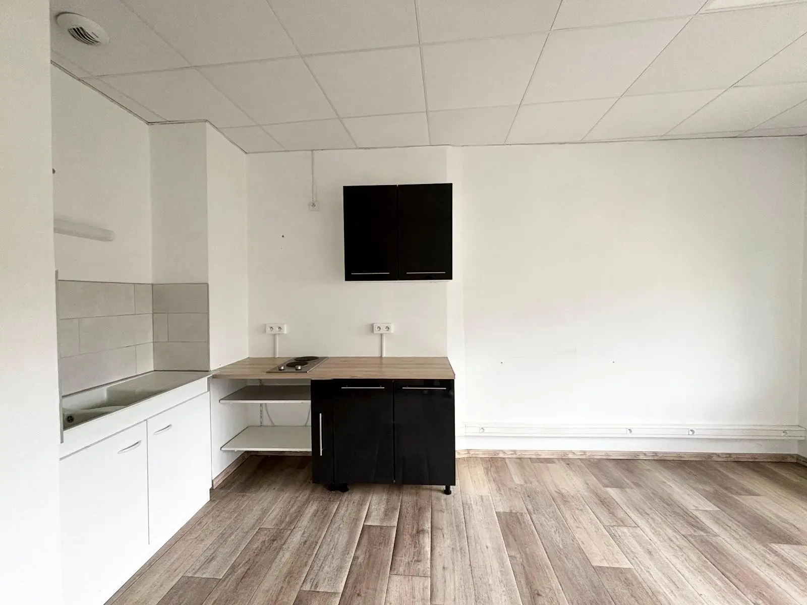 Photo 4 Local Professionnel 12 pièces 602.97m²