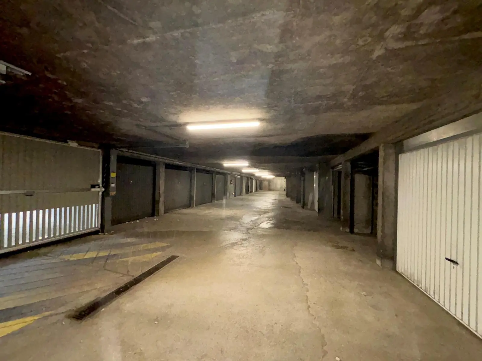 Photo 1 Parking