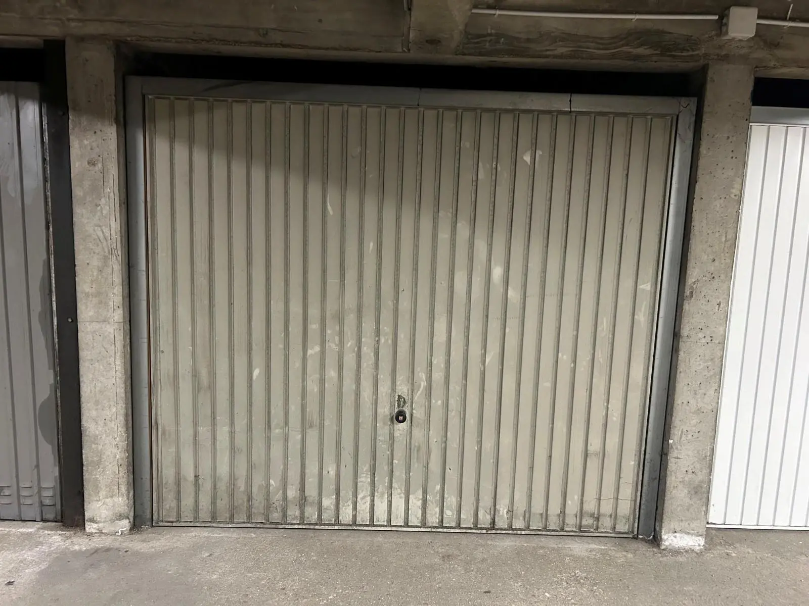 Photo 1 Parking