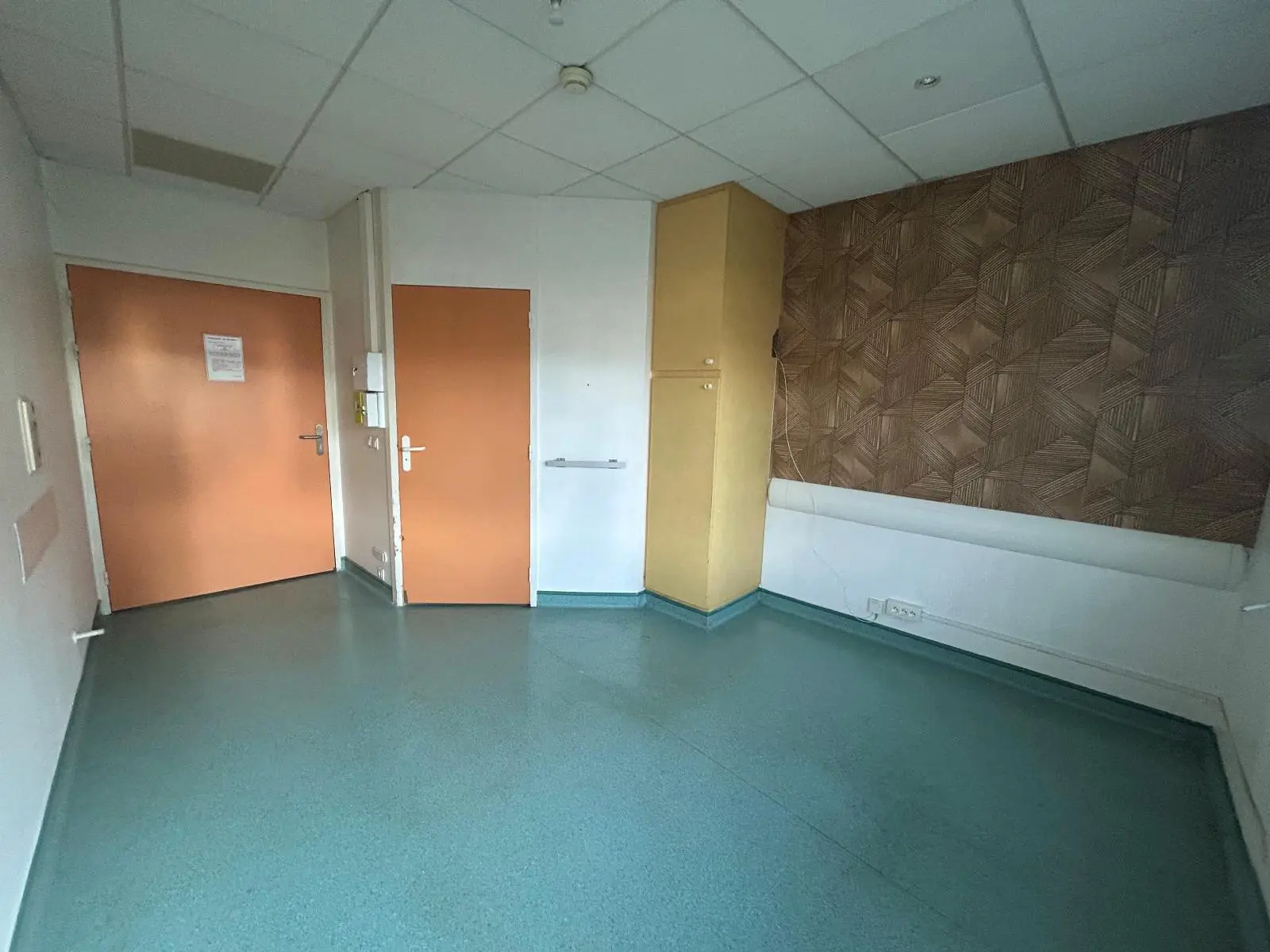 Photo 2 Local Professionnel 1 pièce 15m²