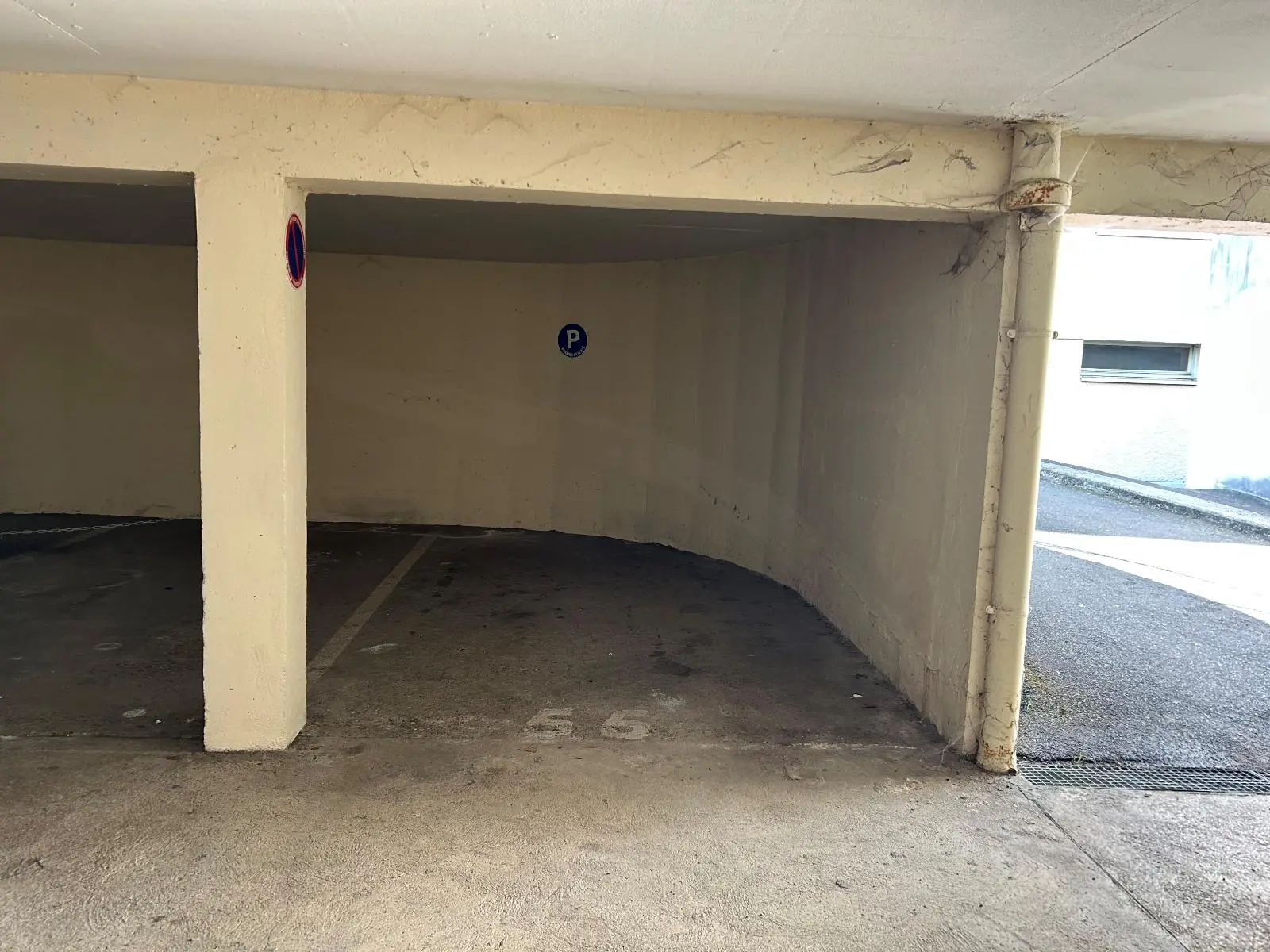 Photo 1 Parking 9m²