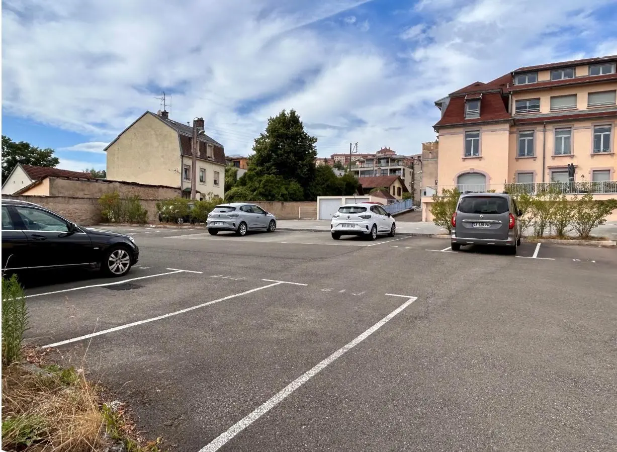 Photo 1 Parking