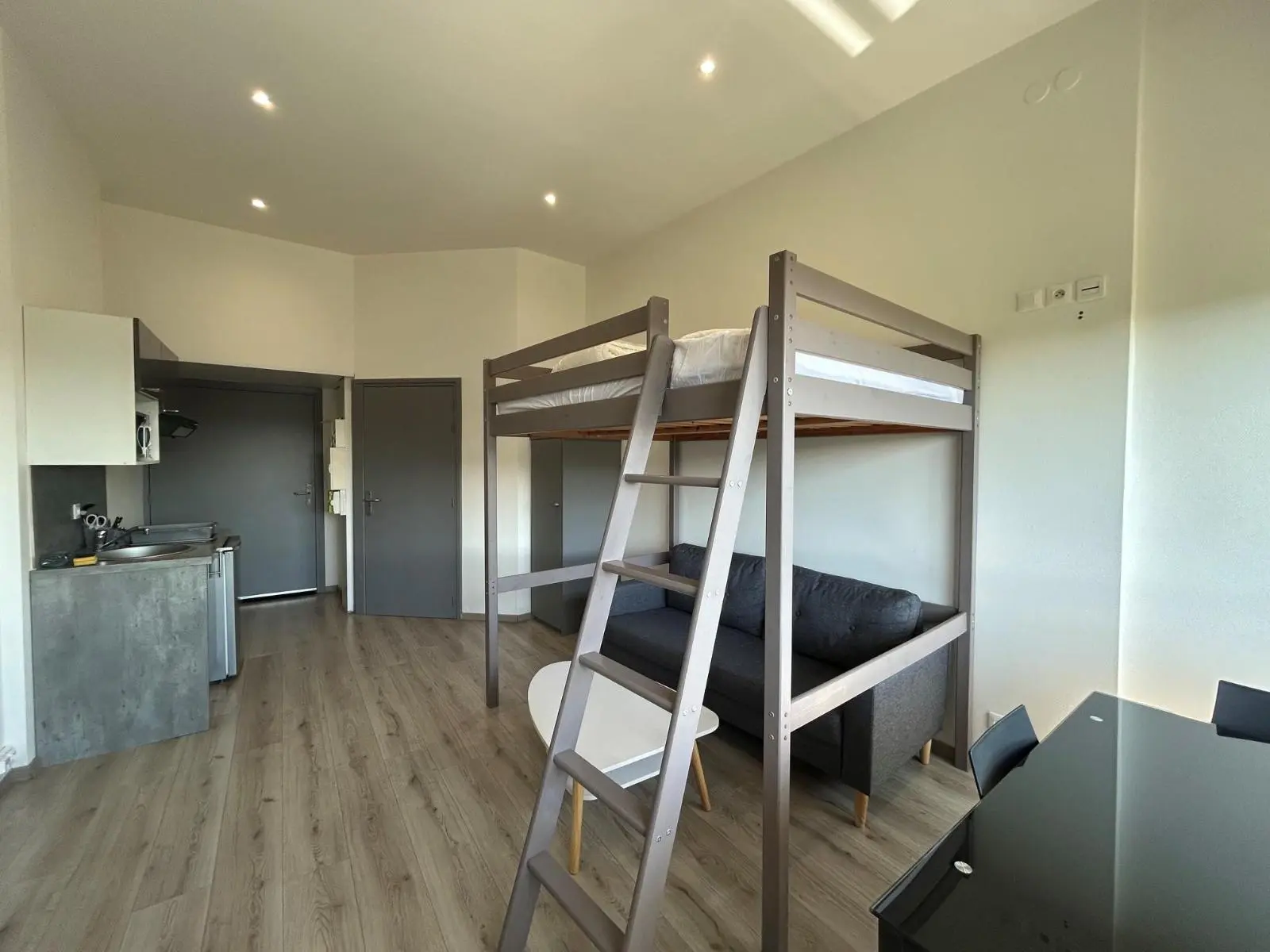 Photo 2 Appartement 1 pièce 22.9m²