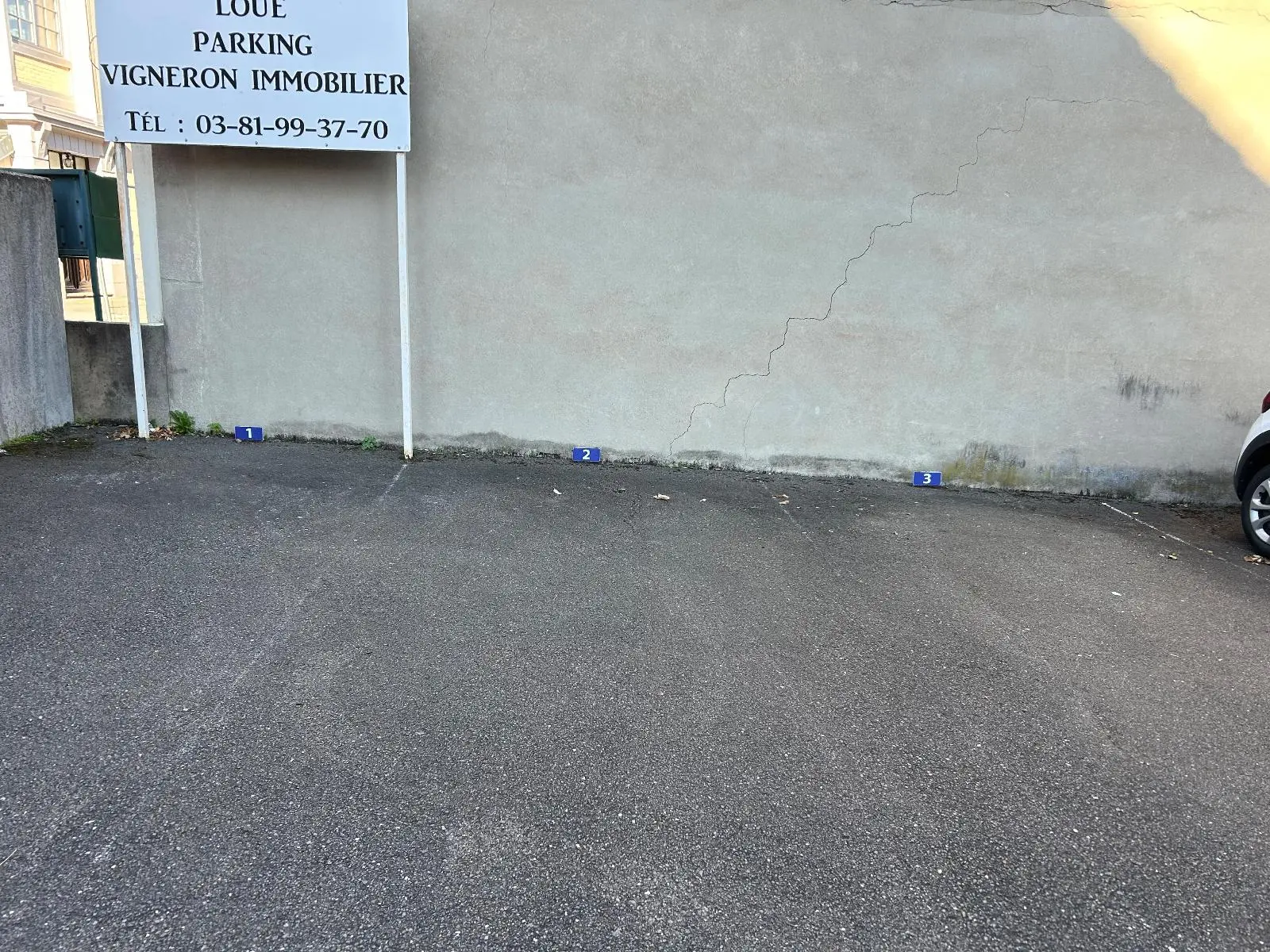 Photo 2 Parking