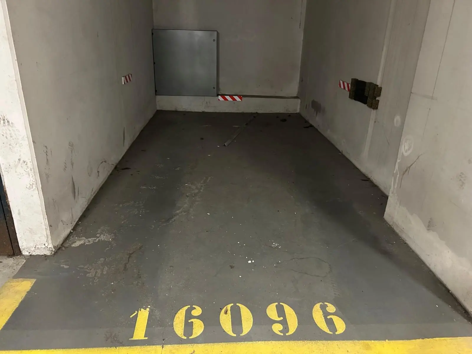 Photo 2 Parking