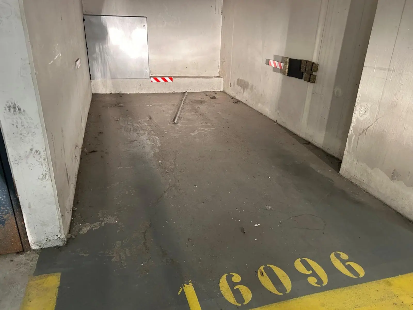 Photo 1 Parking