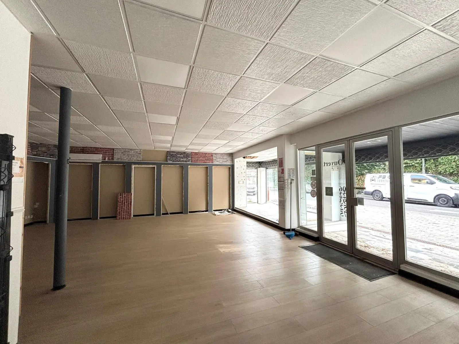 Photo 3 Local Professionnel 145m²
