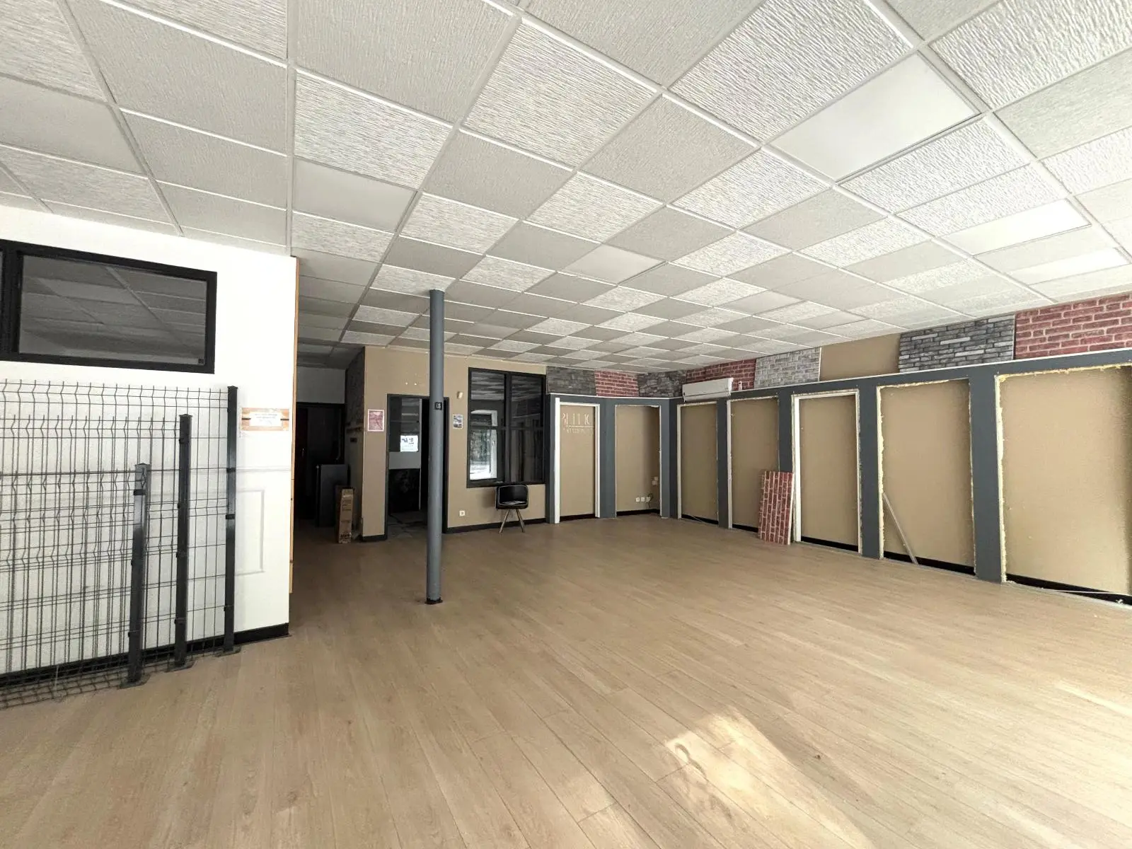 Photo 1 Local Professionnel 145m²