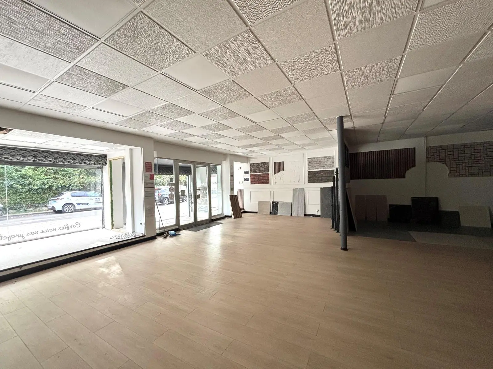 Photo 2 Local Professionnel 145m²