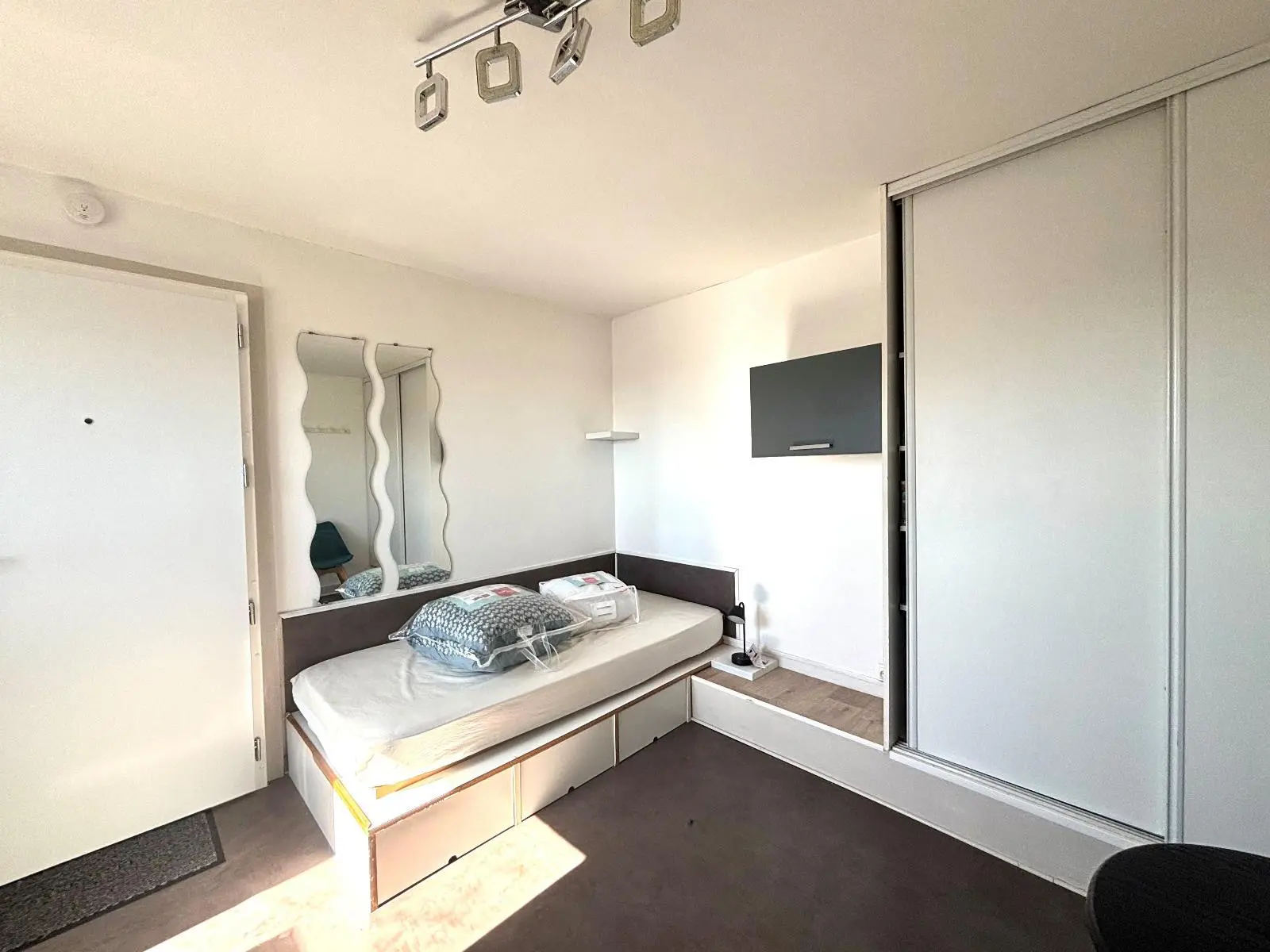 Photo 1 Appartement 1 pièce 15.72m²