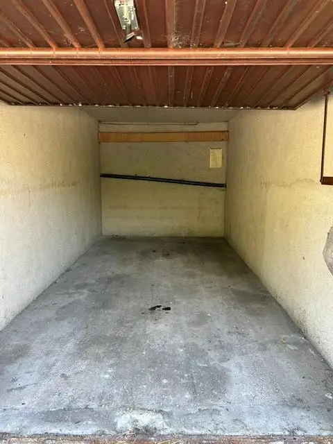 Photo 3 Parking