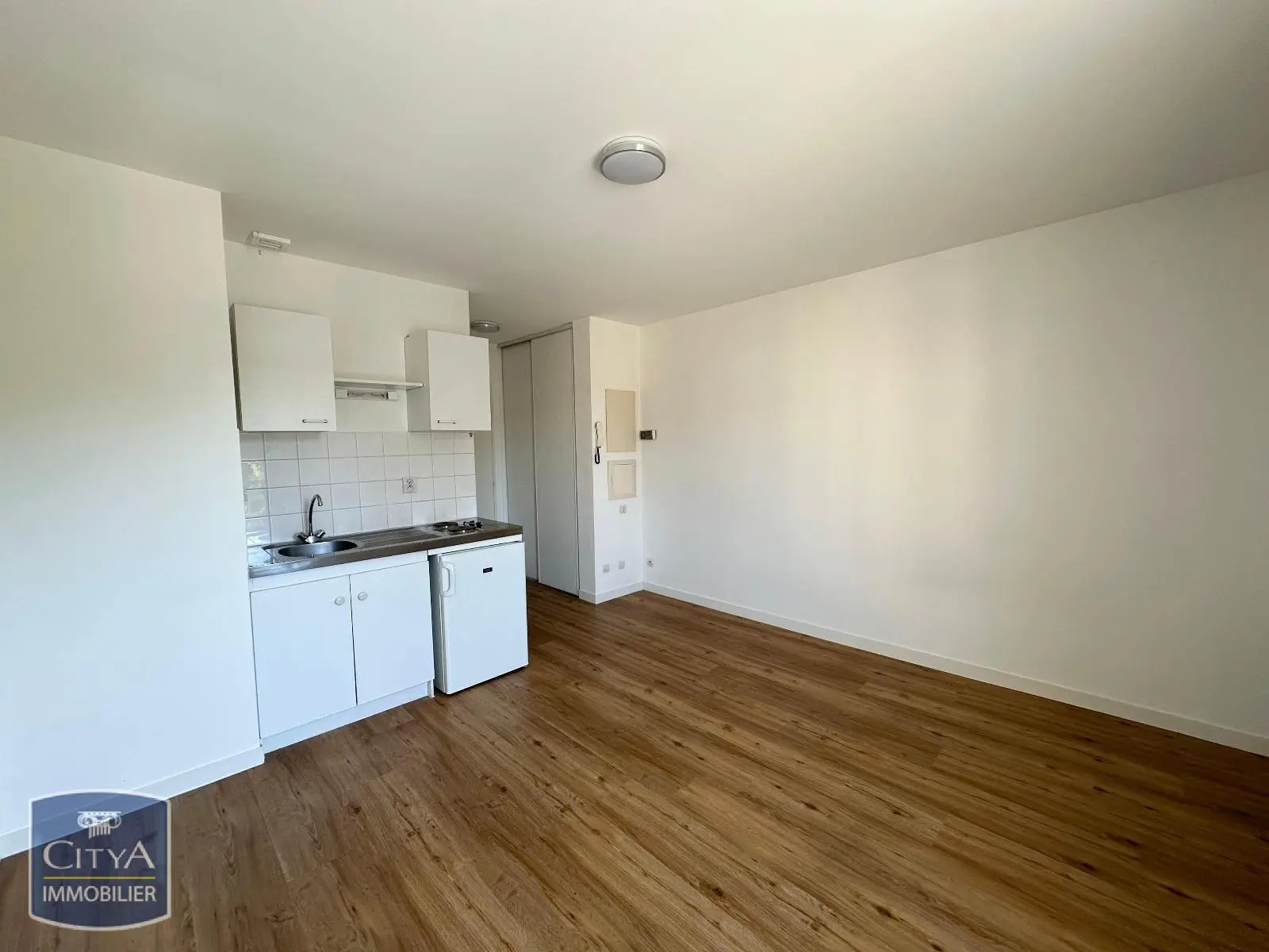 Photo 2 Appartement 1 pièce 20.87m²