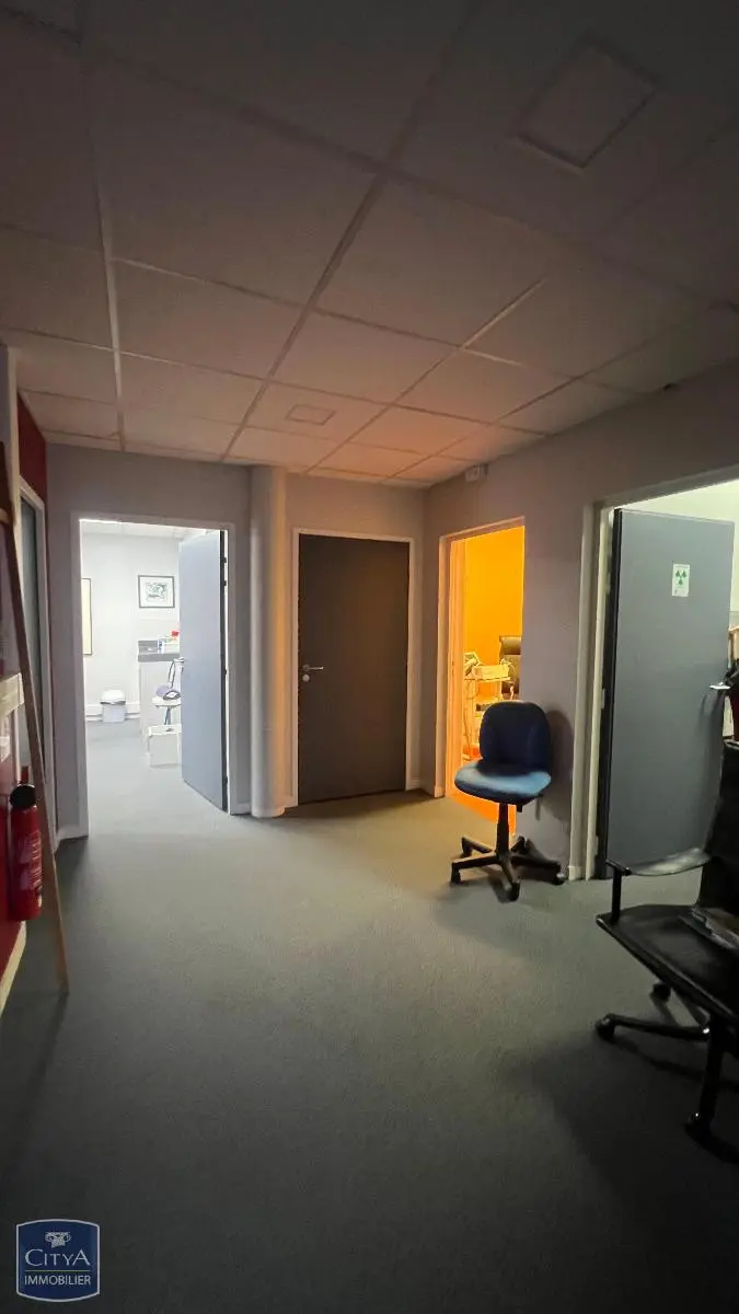 Photo 13 Local Professionnel 7 pièces 200m²