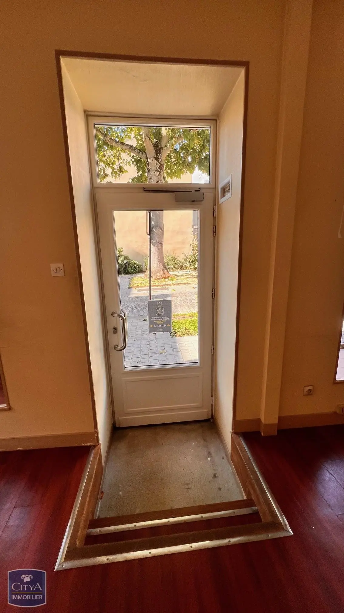 Photo 8 Local Professionnel 49m²