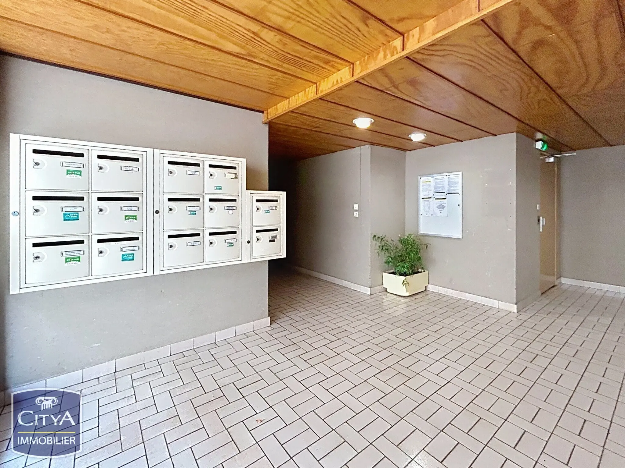 Photo 2 Appartement 1 pièce 27.2m²